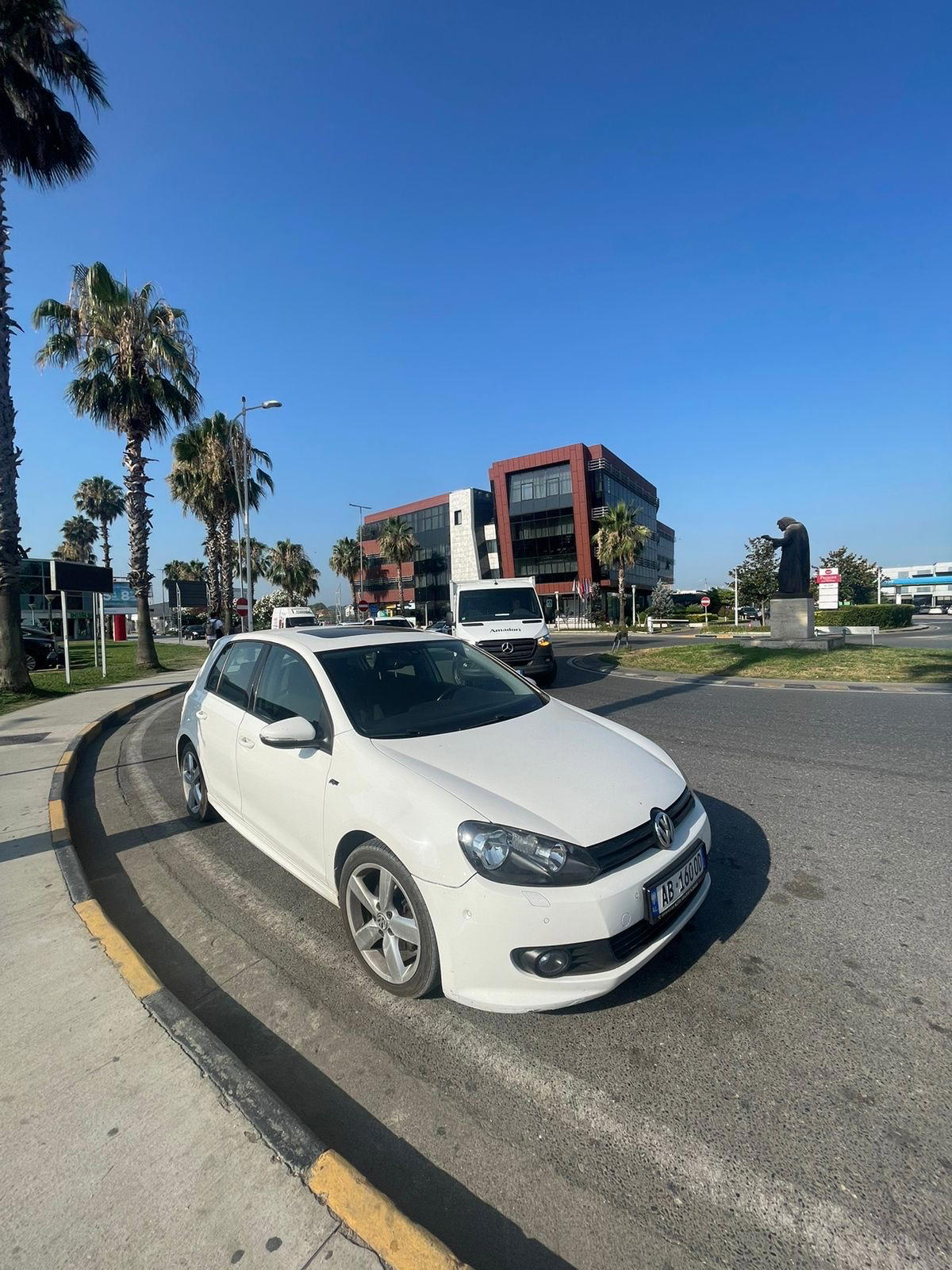 Volkswagen Golf - main photo