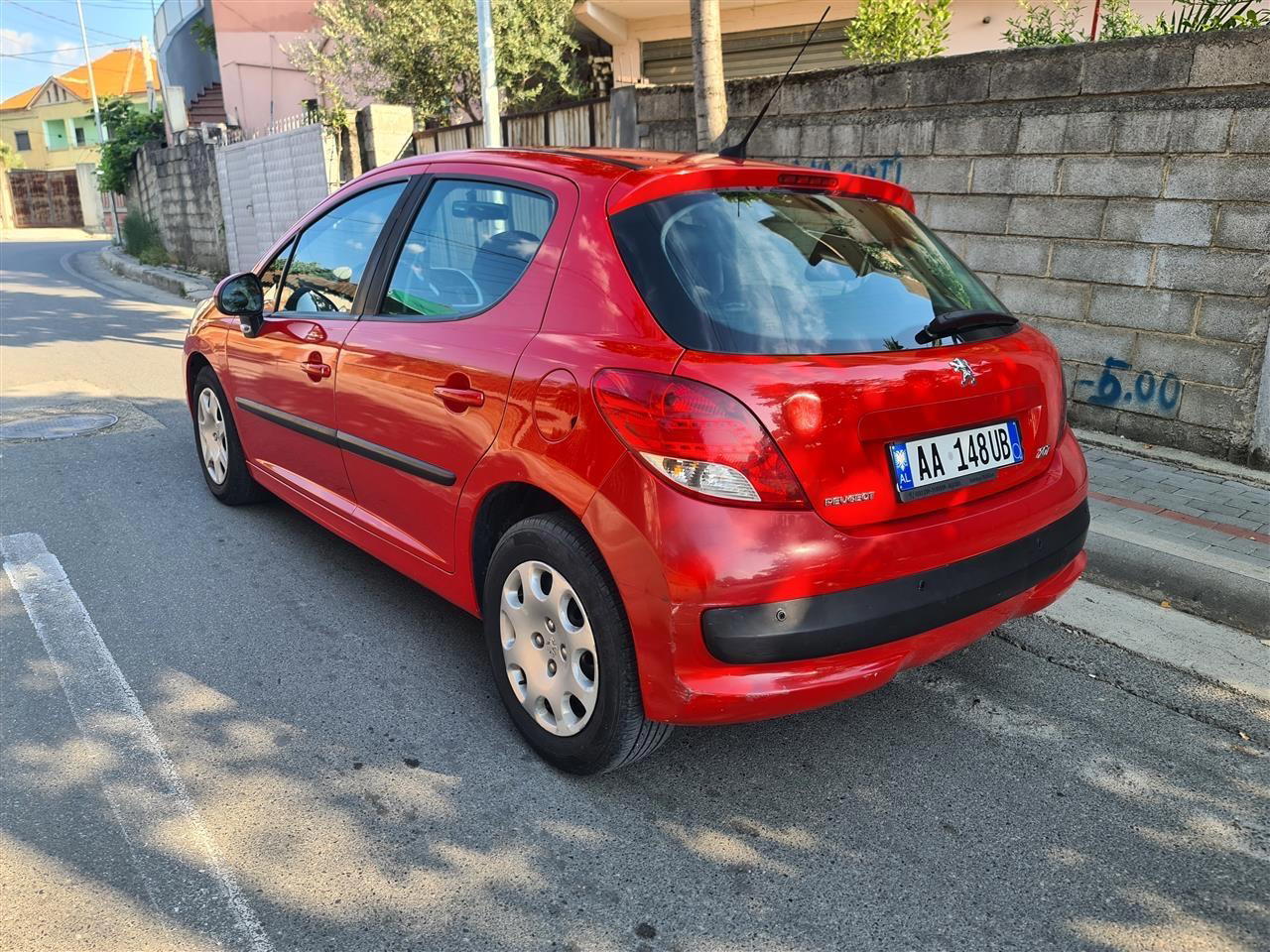 Peugeot 301 - side view