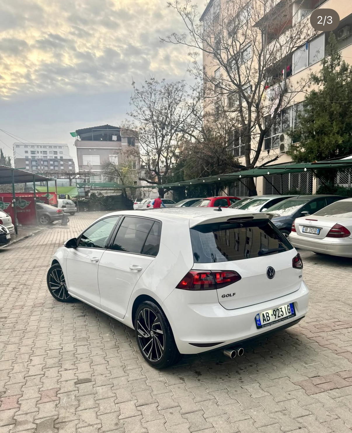 Volkswagen Golf - side view