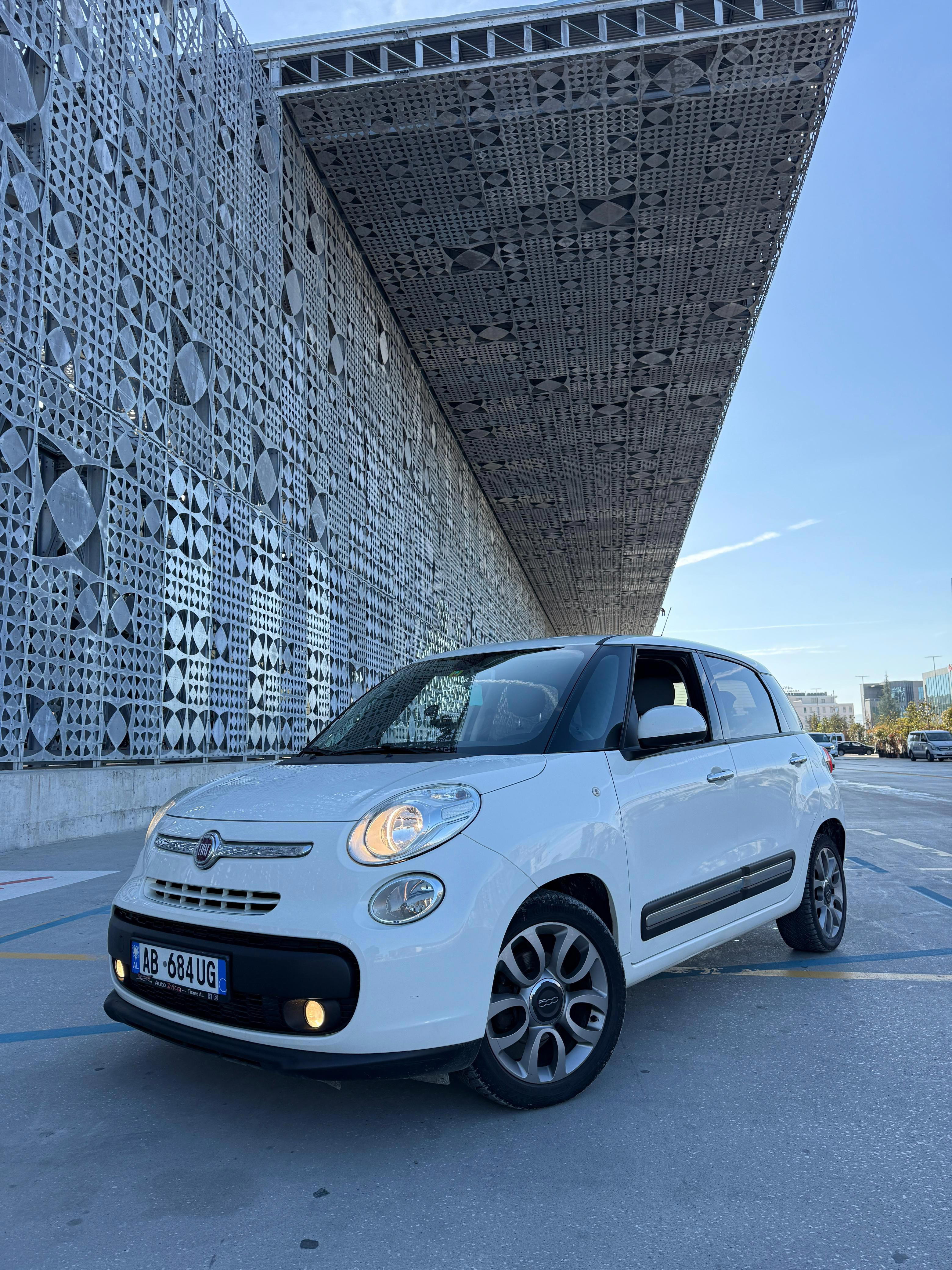 FIAT 500L RentX Albania