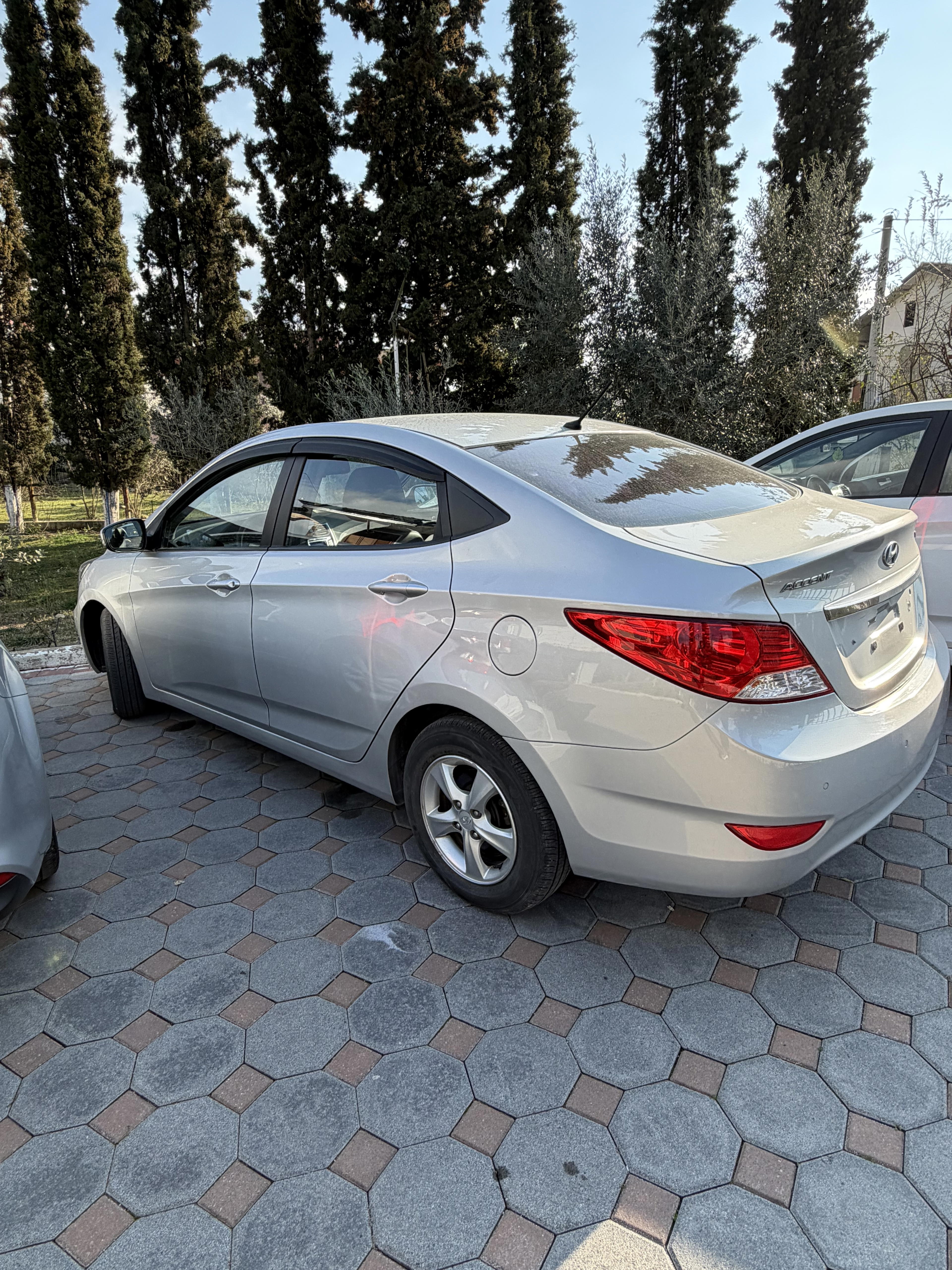 Hyundai Accent - photo 4