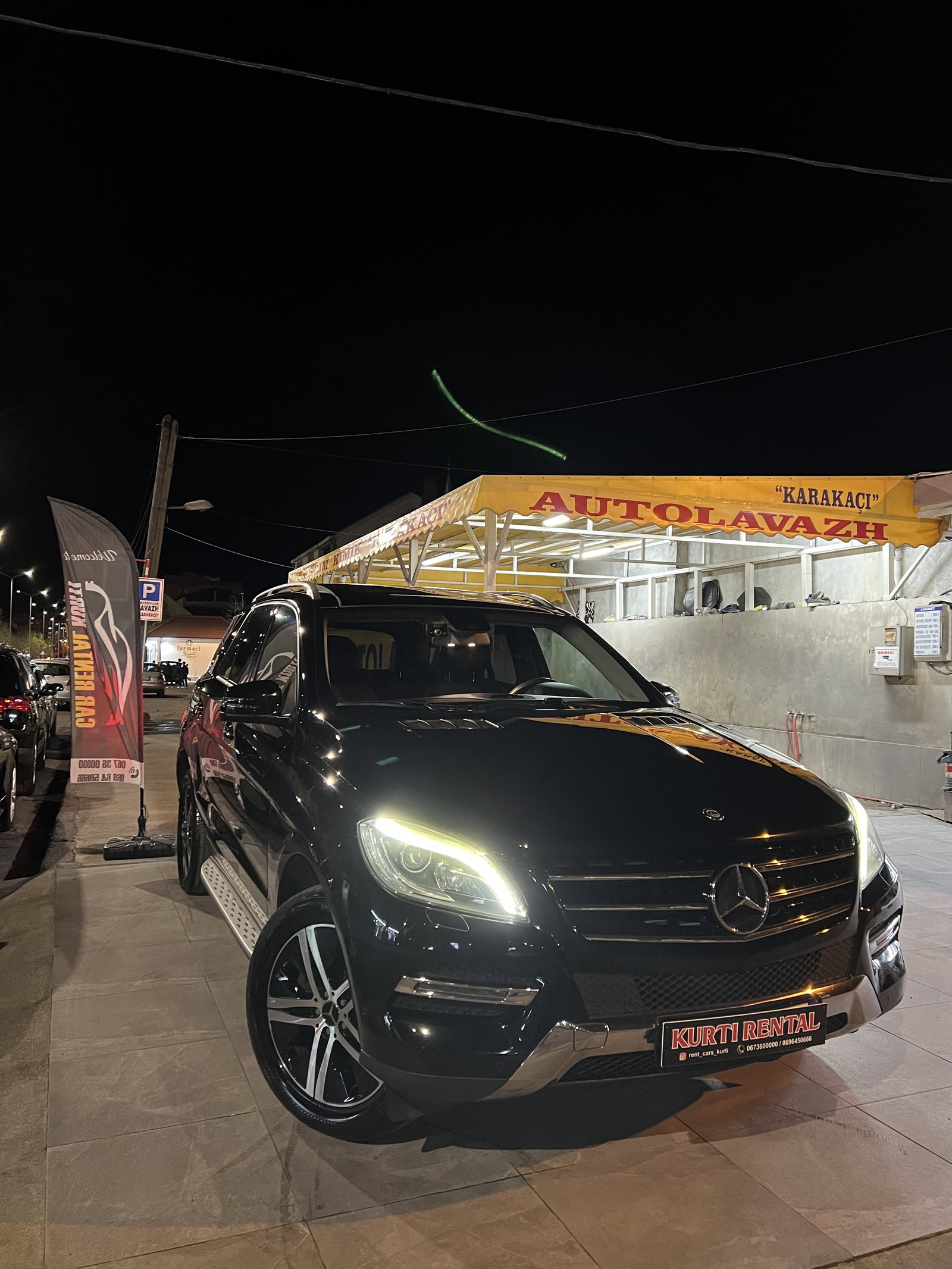 Mercedes-Benz M-Class - side view