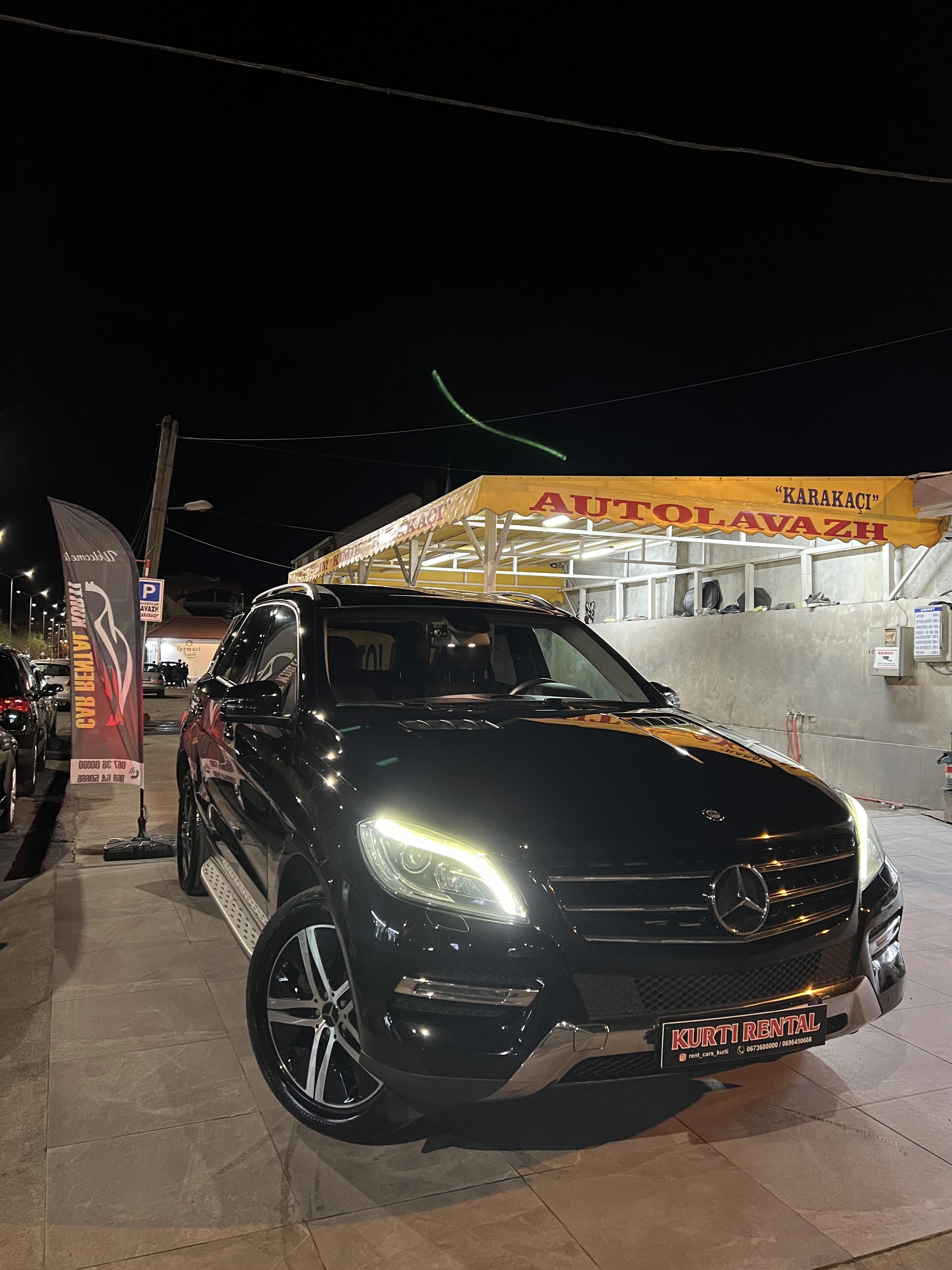 Mercedes-Benz M-Class - side view