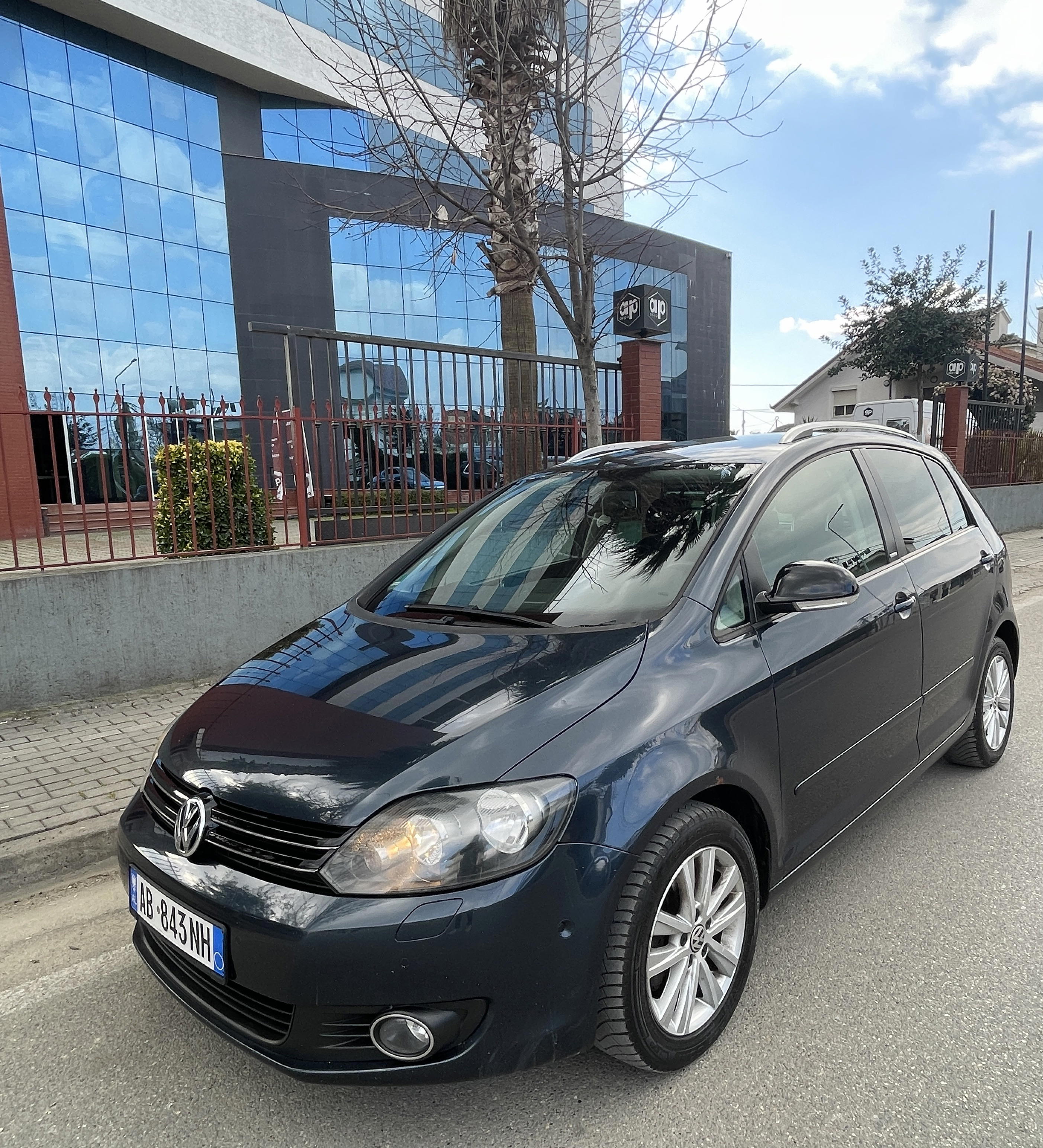Volkswagen Golf - main photo