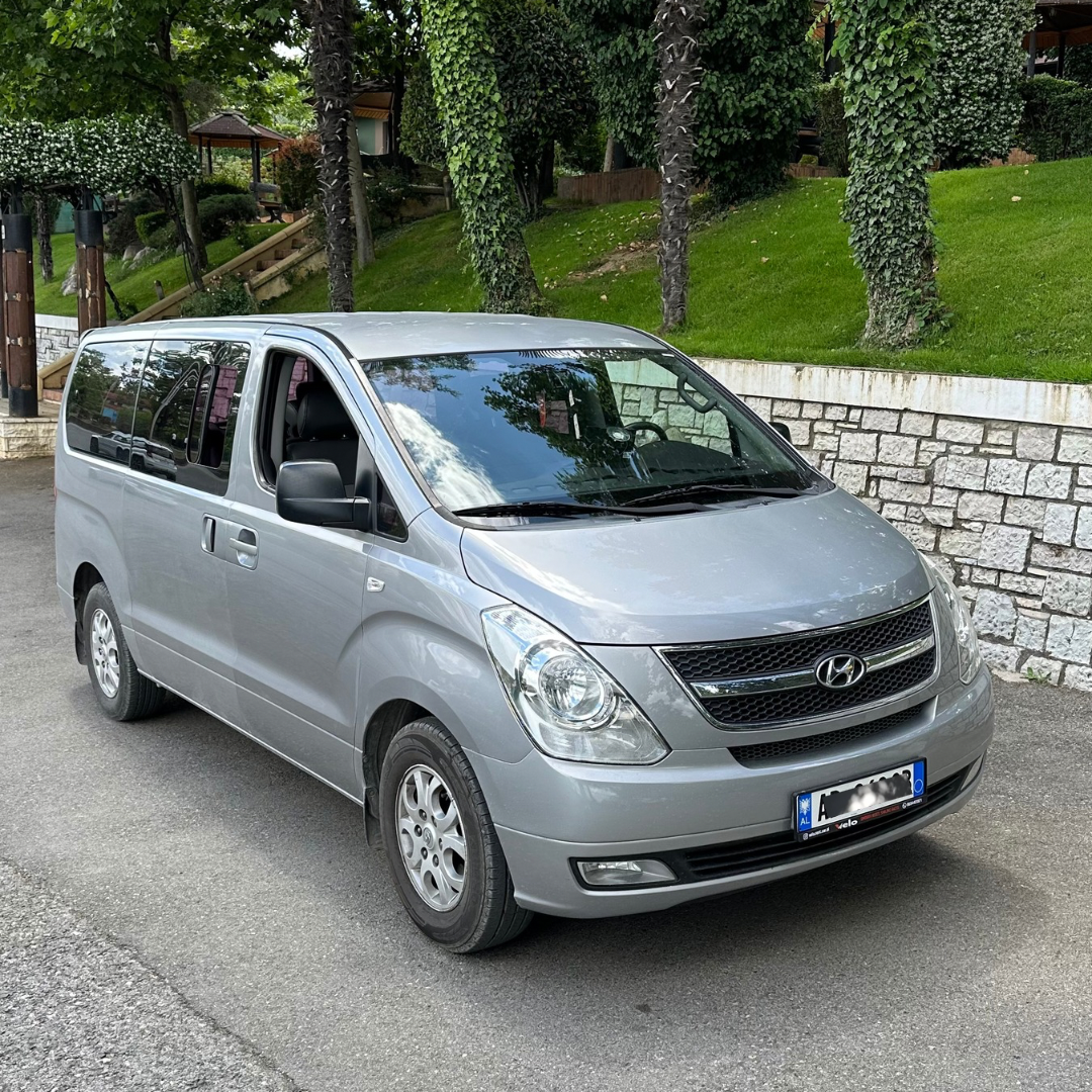 Hyundai Starex - main photo