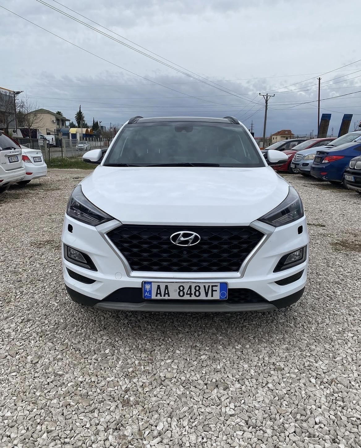 Hyundai Tucson - side view