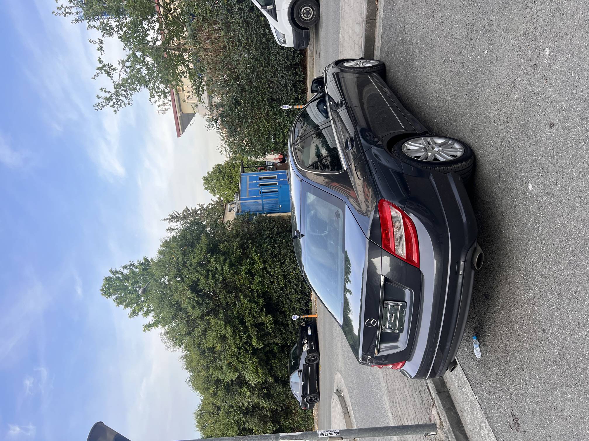 Mercedes-Benz 300 CE - side view