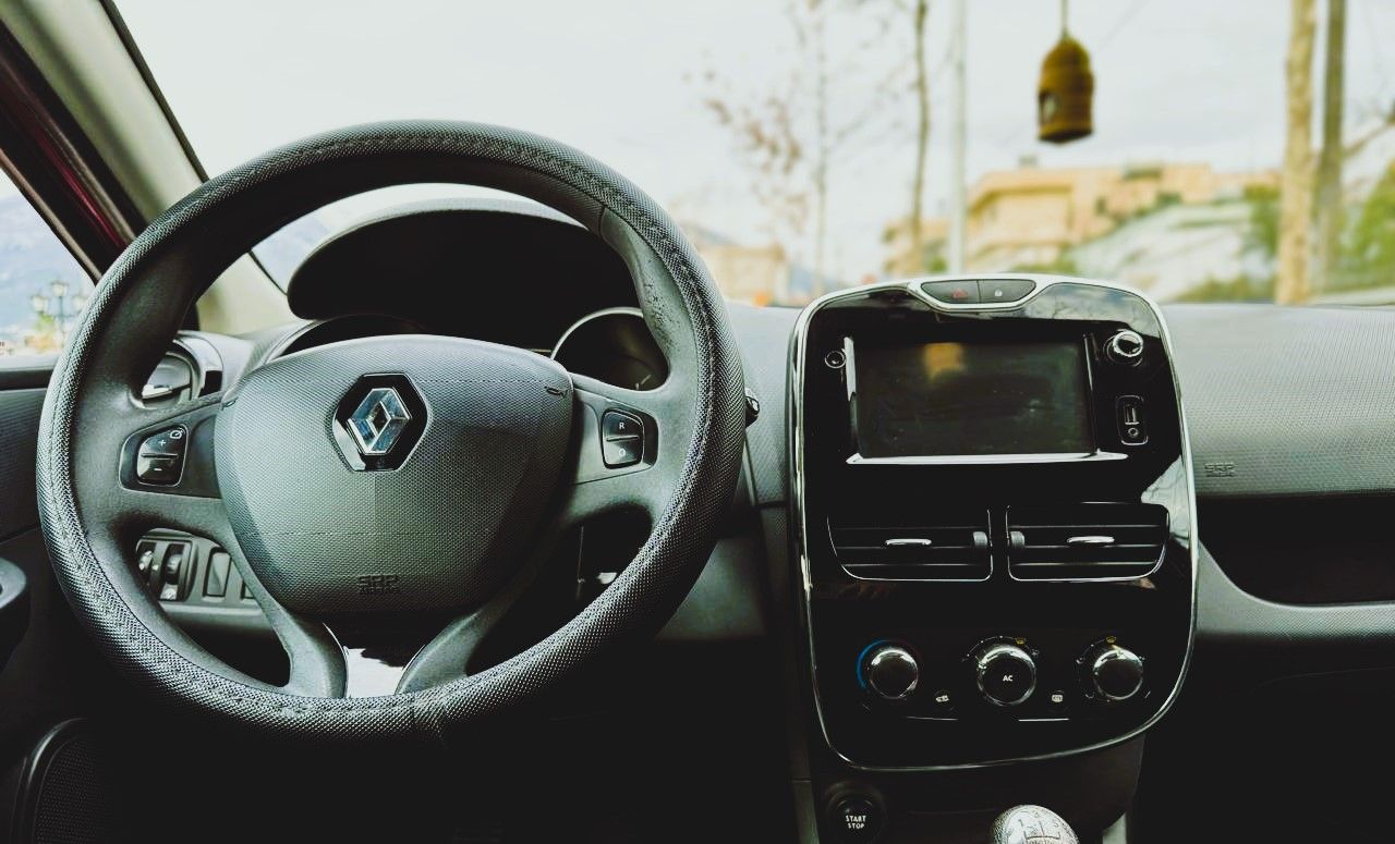 Renault Clio - side view