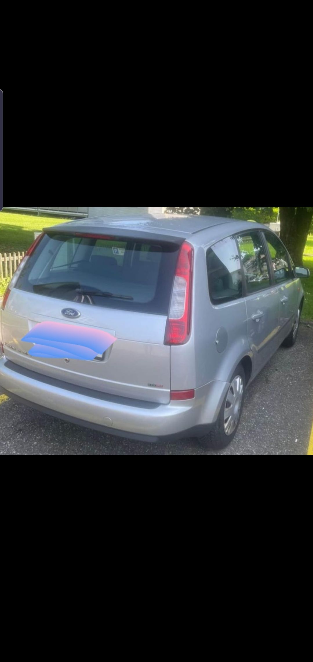 Volkswagen Touran - side view