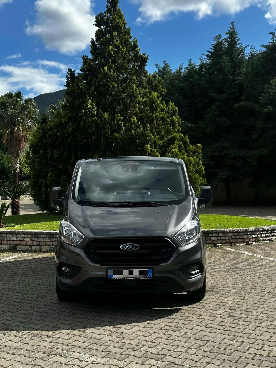Ford Transit Custom - side view