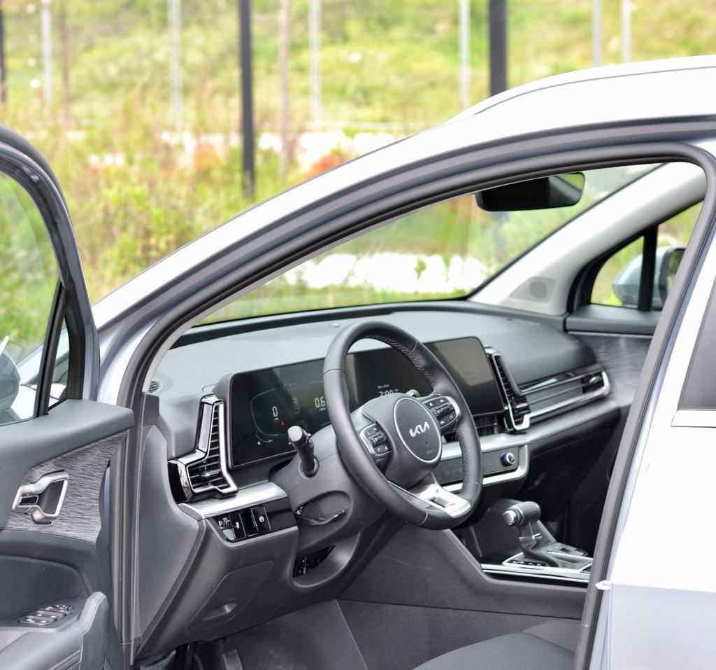 Kia Sportage - side view