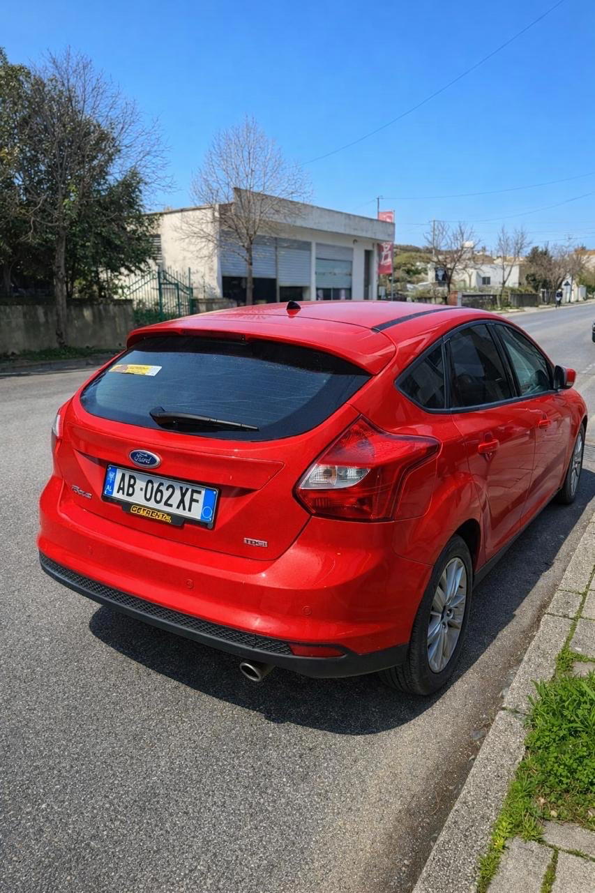 Ford Focus ST - side view