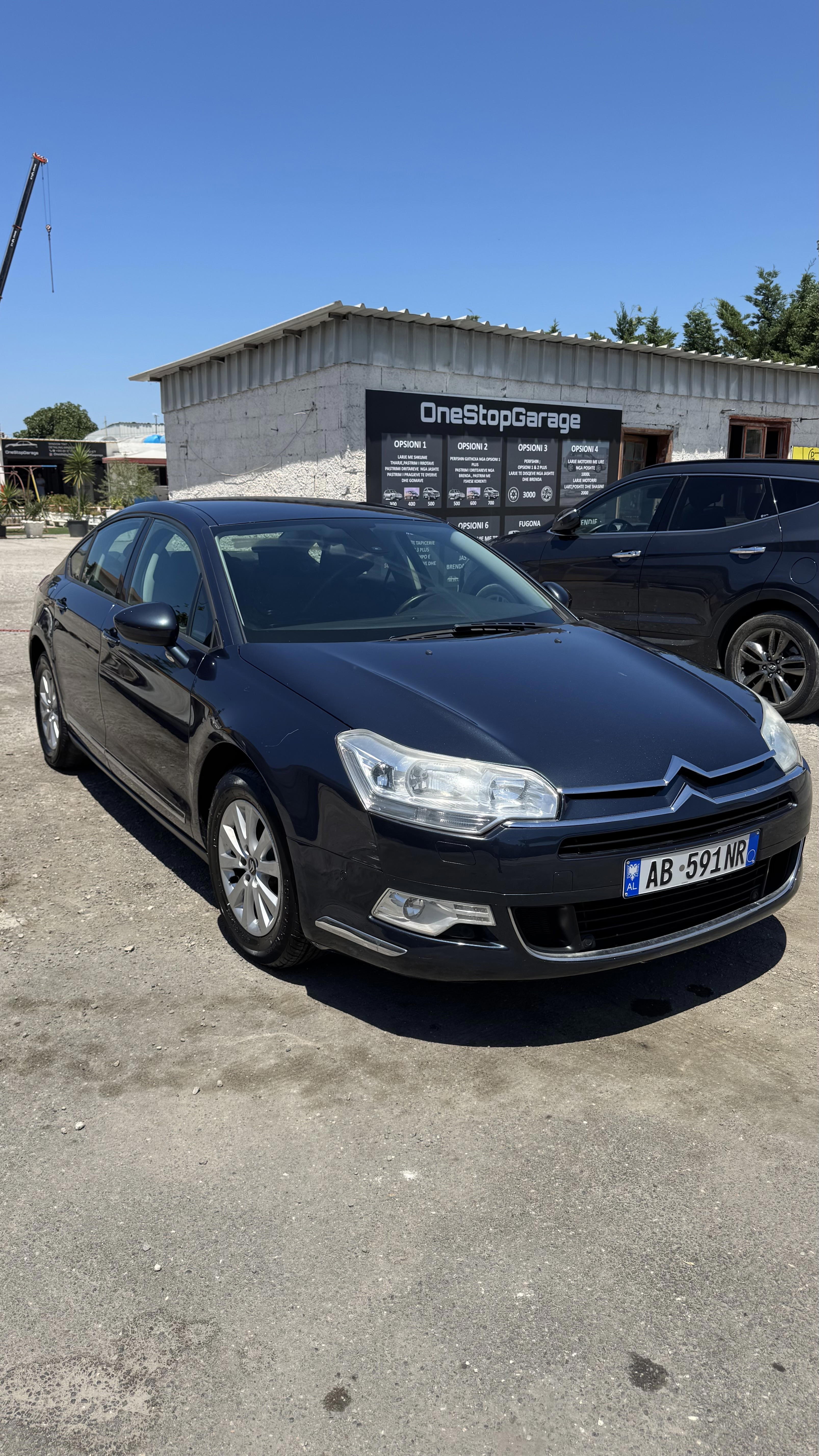 Citroen C5 X - side view