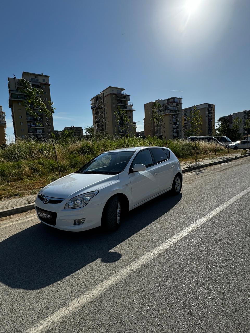 Hyundai I30 - side view