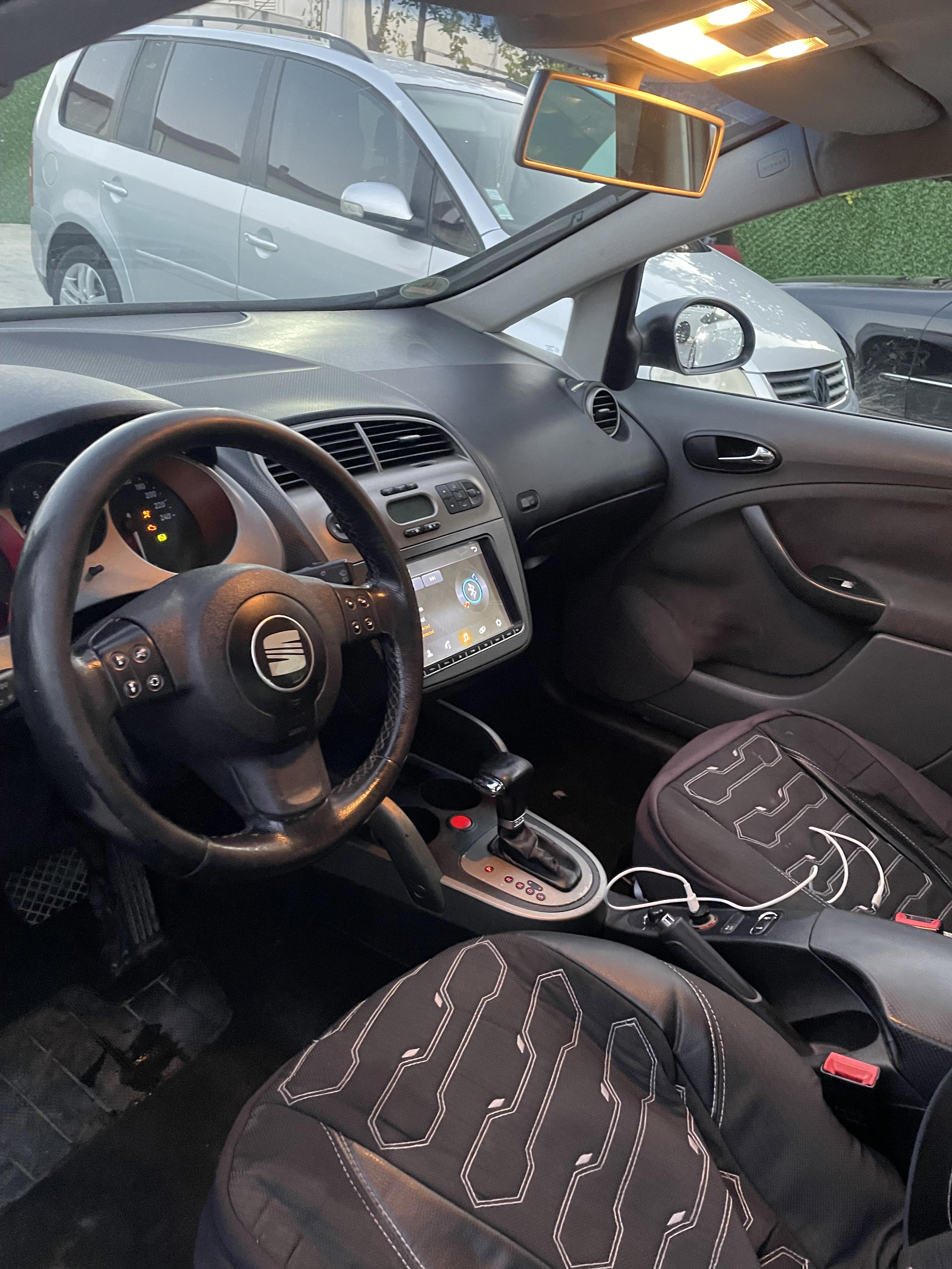 Seat Altea - side view