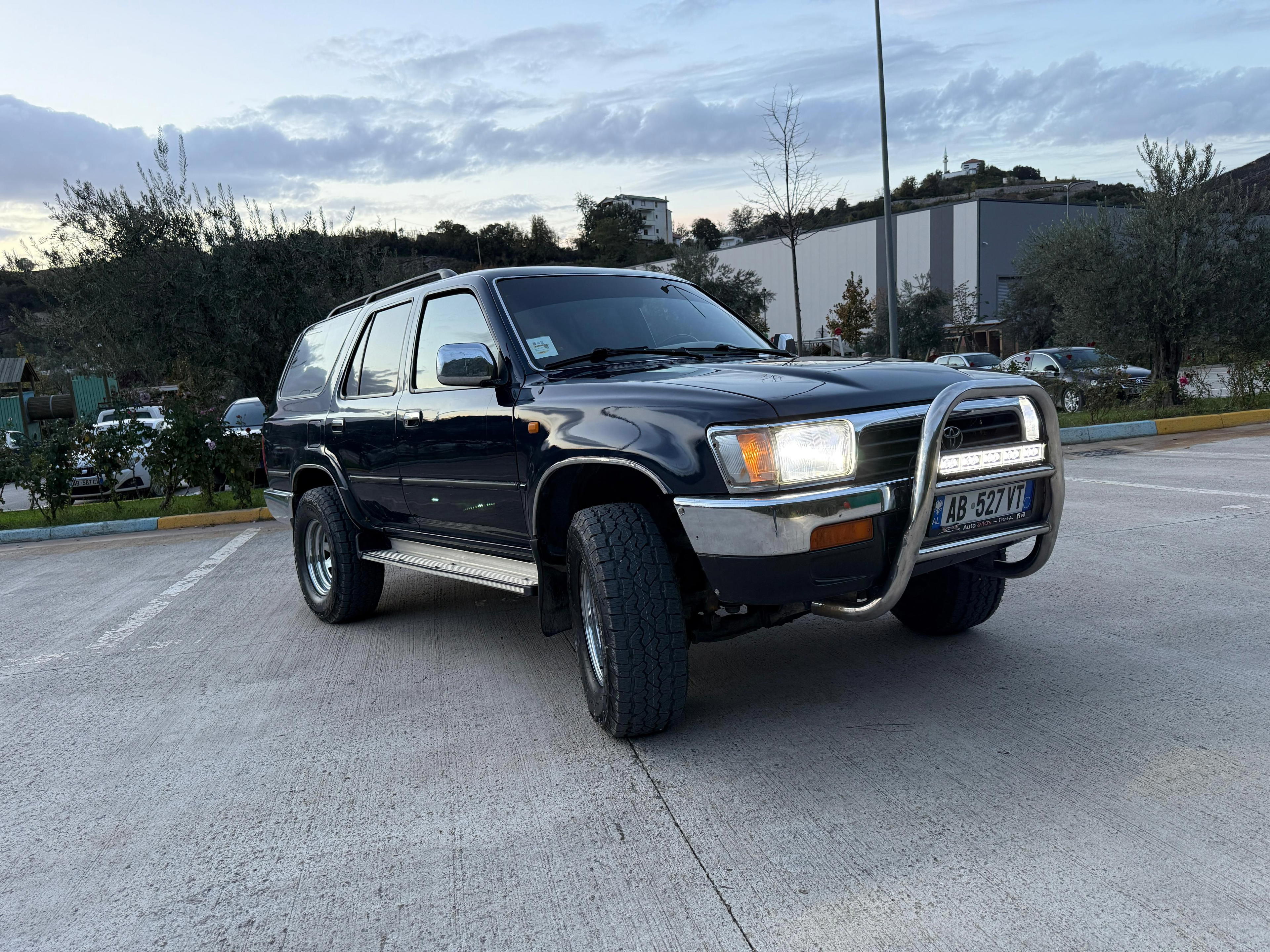 Toyota 4Runner - side view