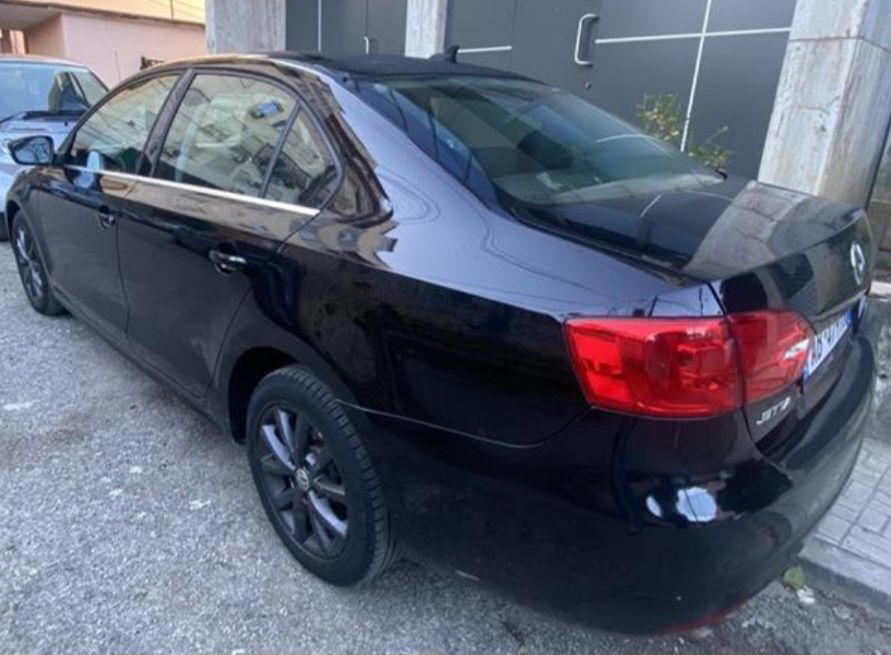 Volkswagen Jetta - main photo