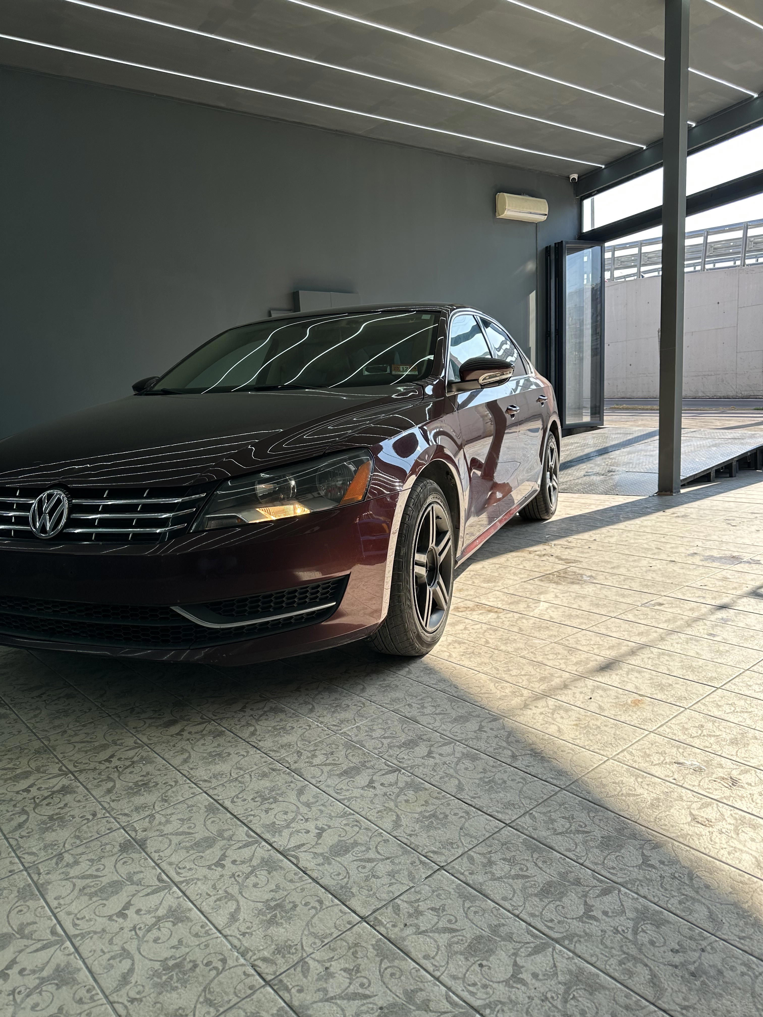 Volkswagen Passat - side view