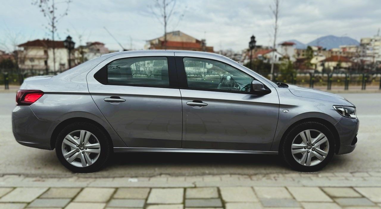 Peugeot 301 RentX Albania