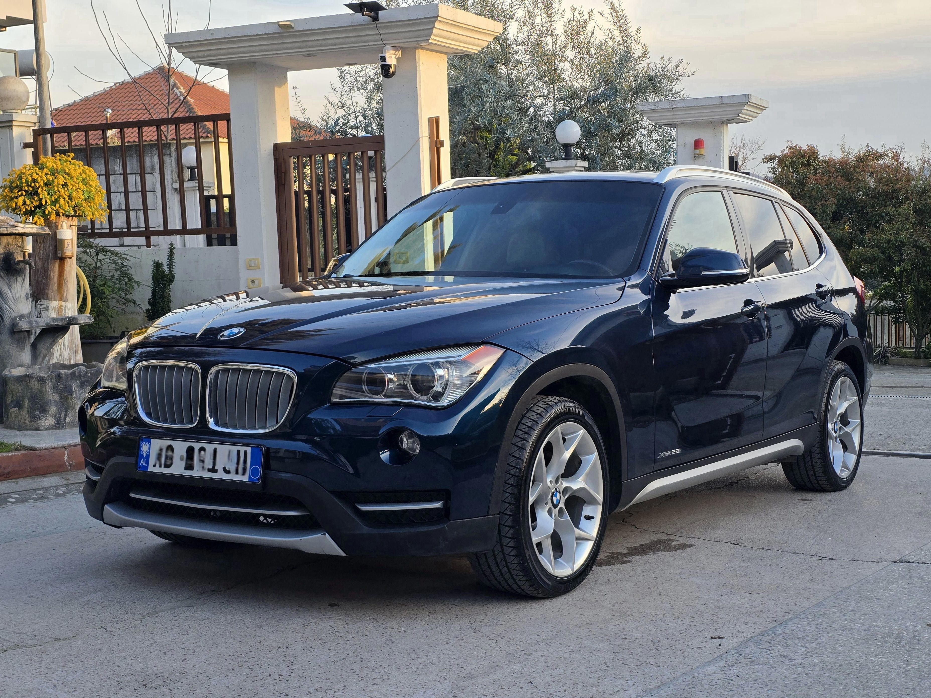 BMW X1 - side view