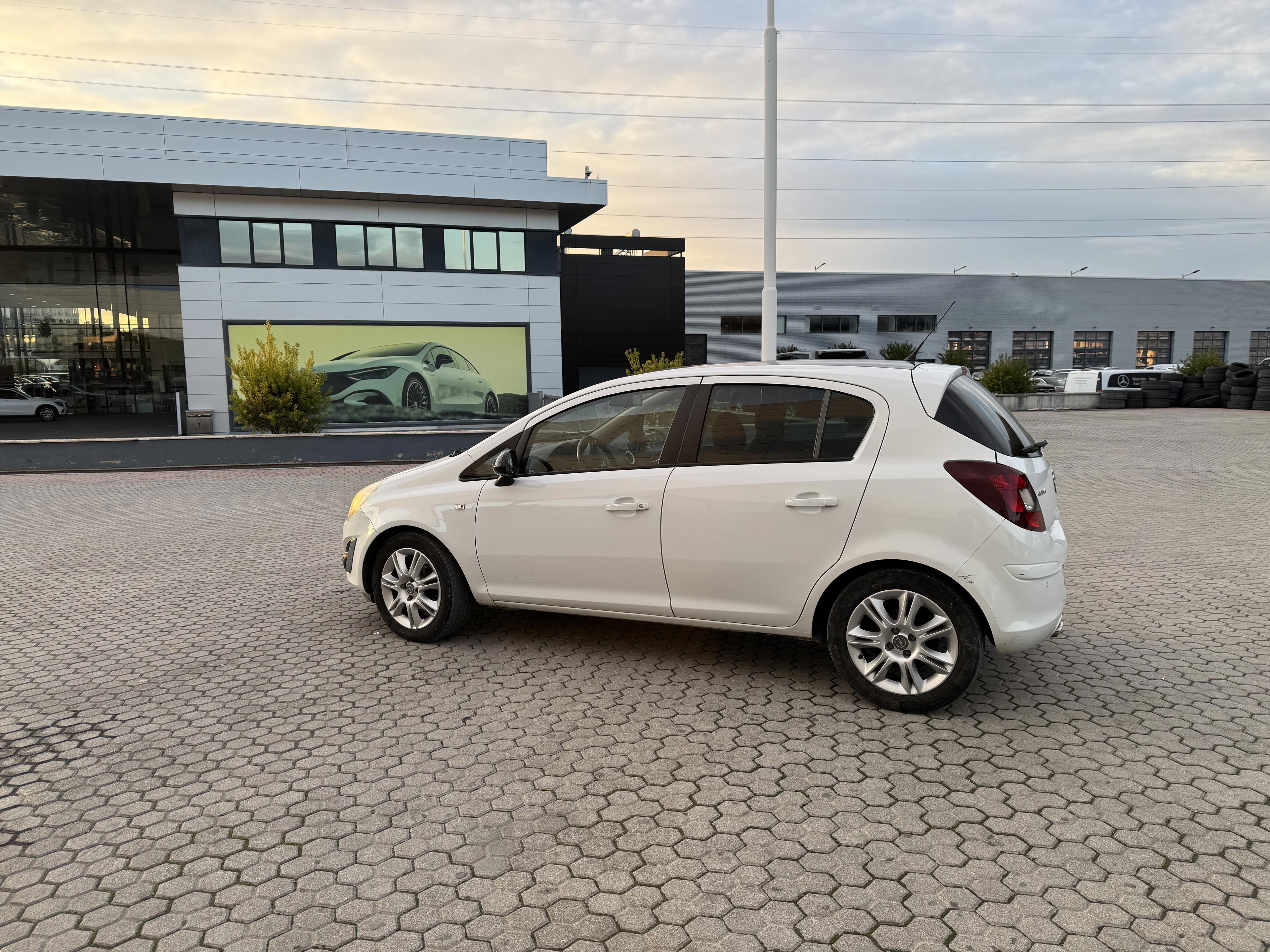 Opel Corsa - side view
