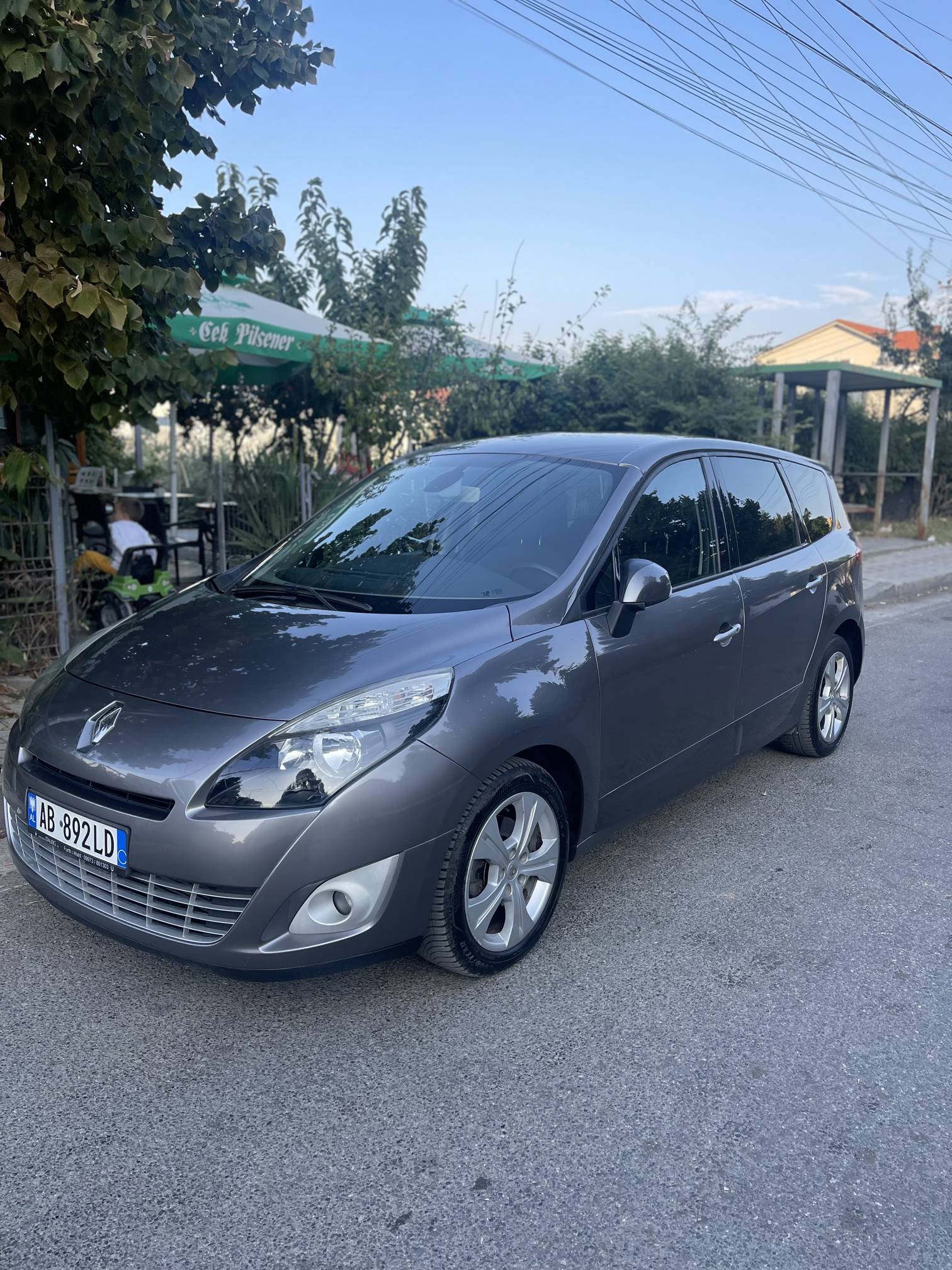 Renault Scenic XMode - side view