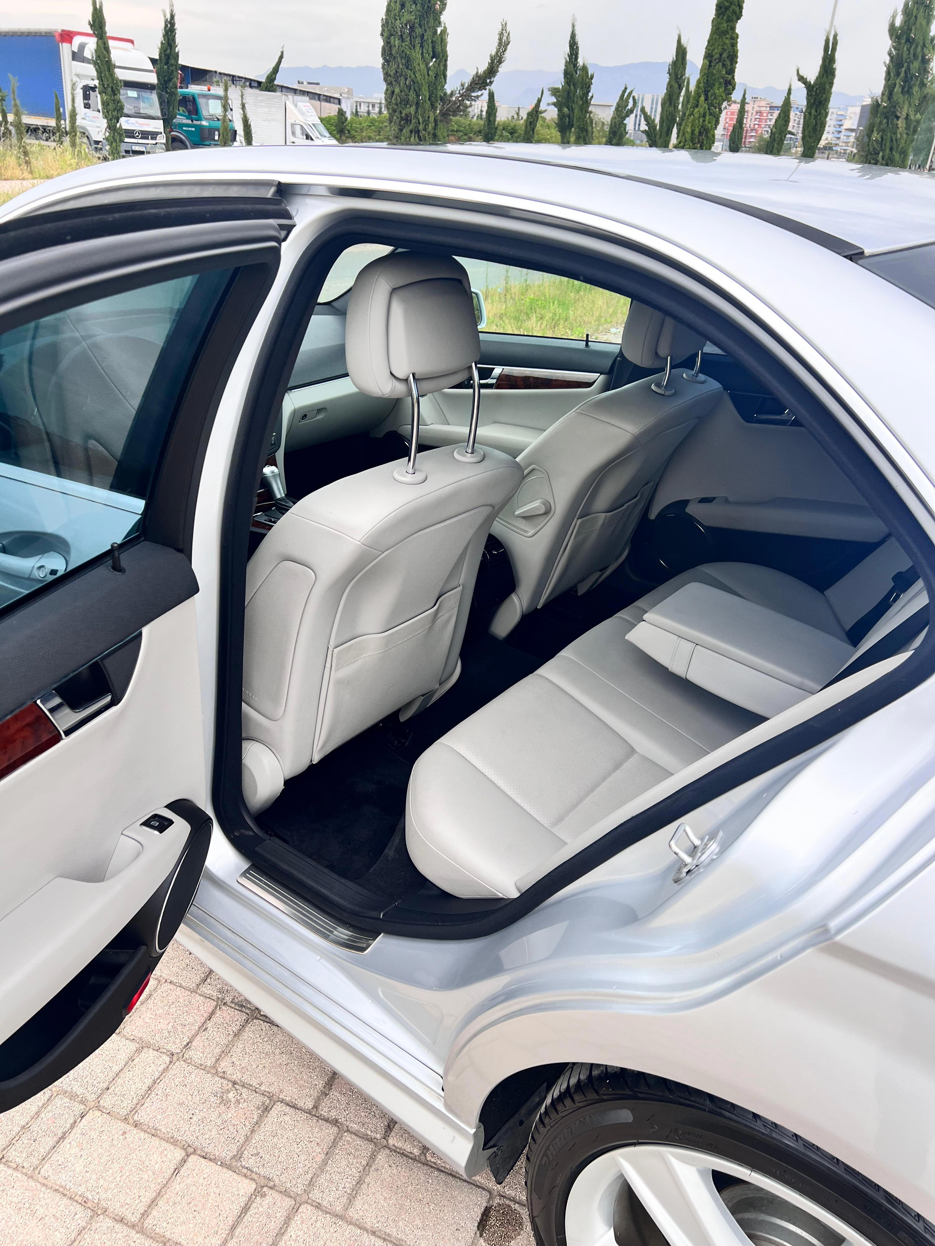 Mercedes-Benz 300 D - photo 3