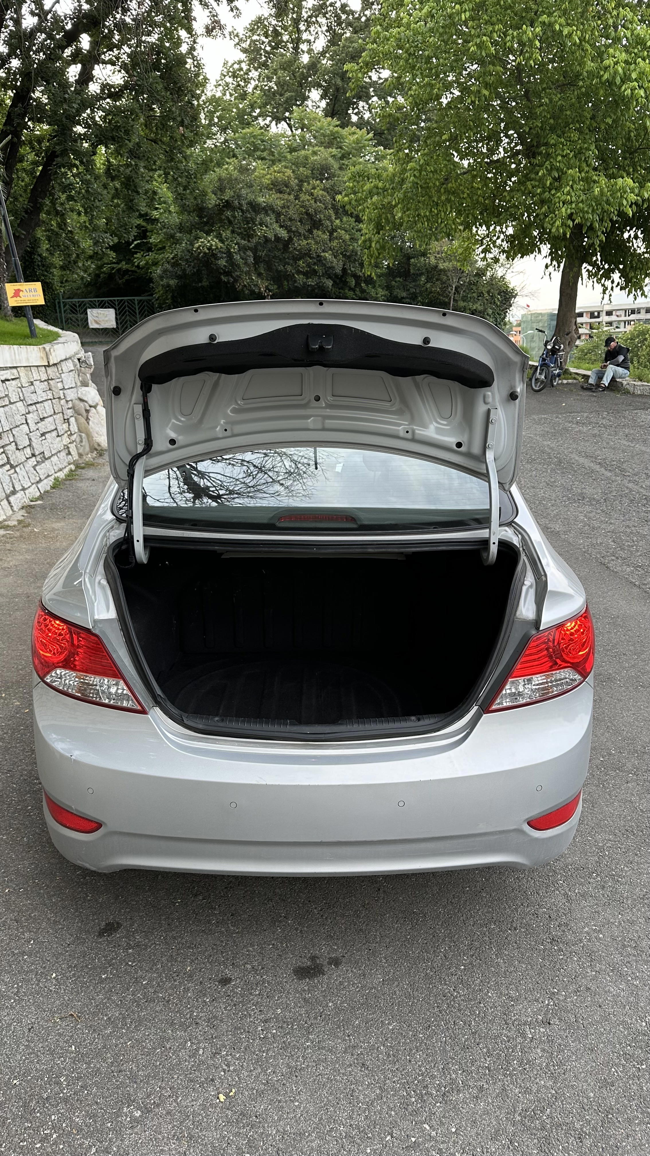 Hyundai Accent - photo 4