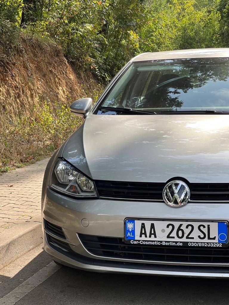 Volkswagen Golf - main photo