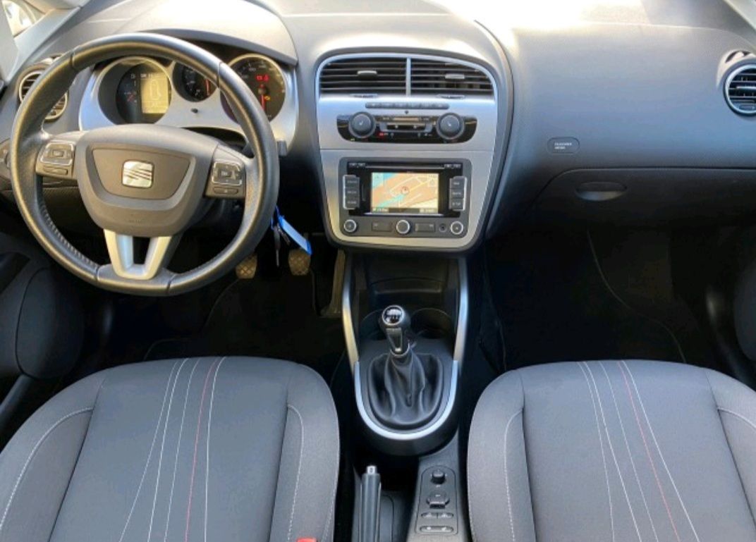 Seat Altea - side view