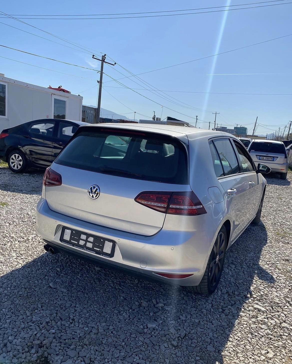 Volkswagen Golf - side view