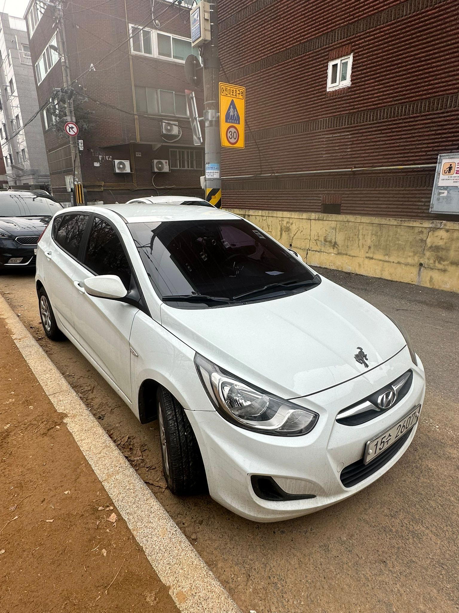 Hyundai Accent - photo 3