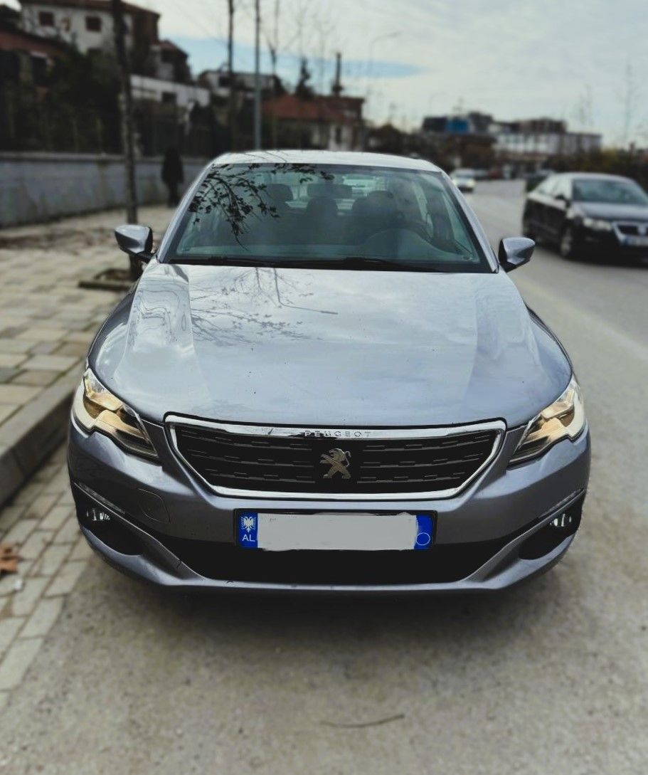 Peugeot 301 - side view