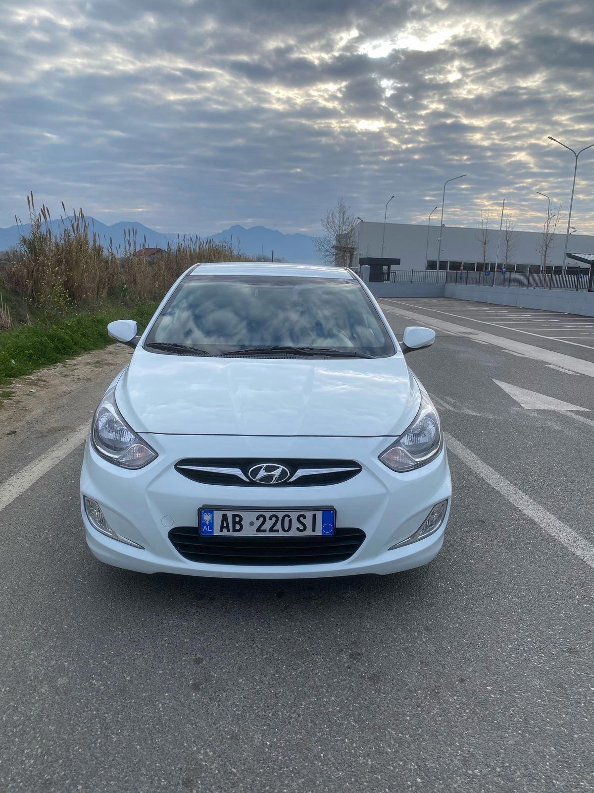 Hyundai Accent - photo 3
