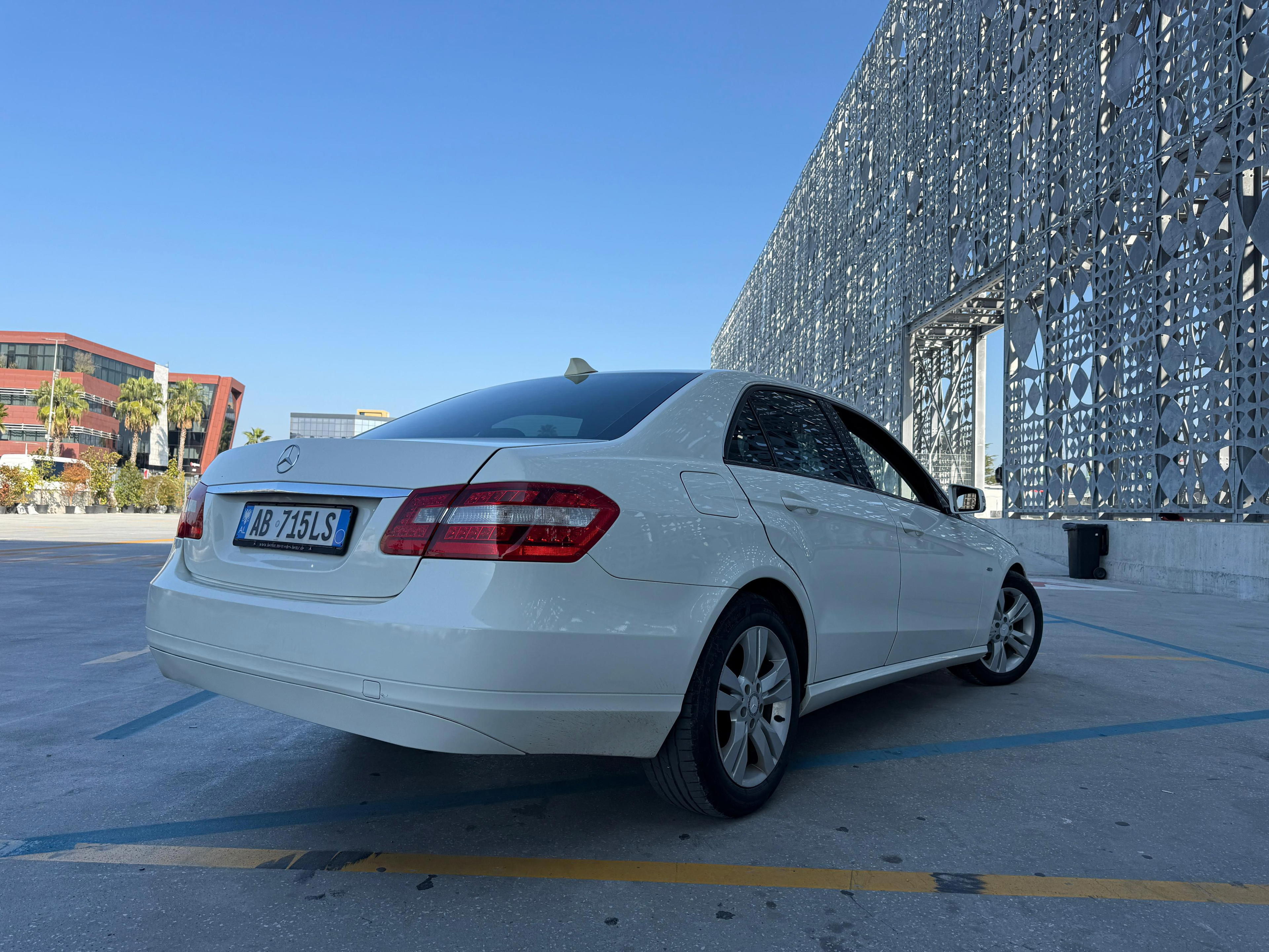 Mercedes-Benz E-Class - photo 4