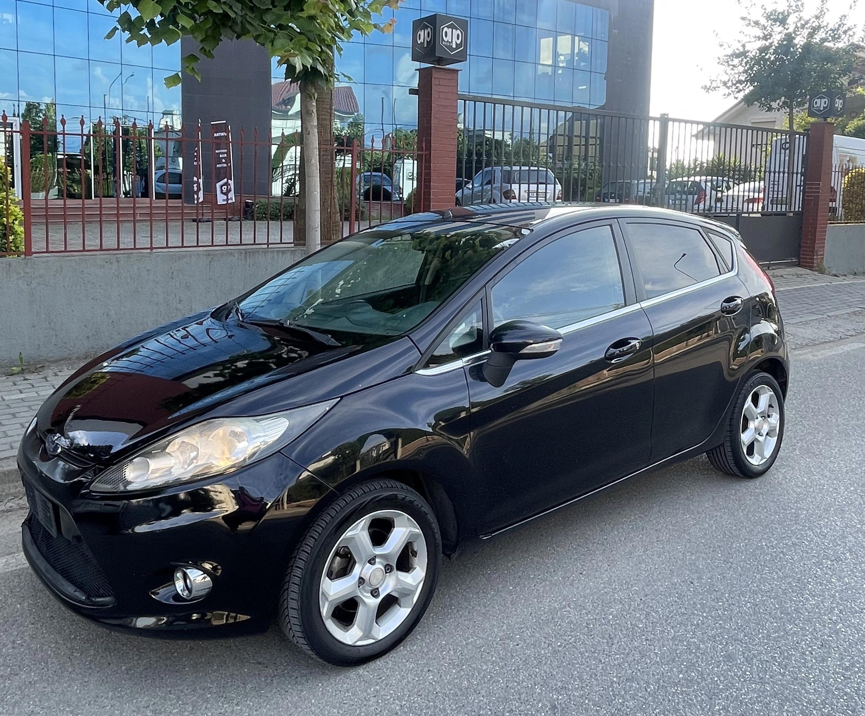 Ford Fiesta - side view