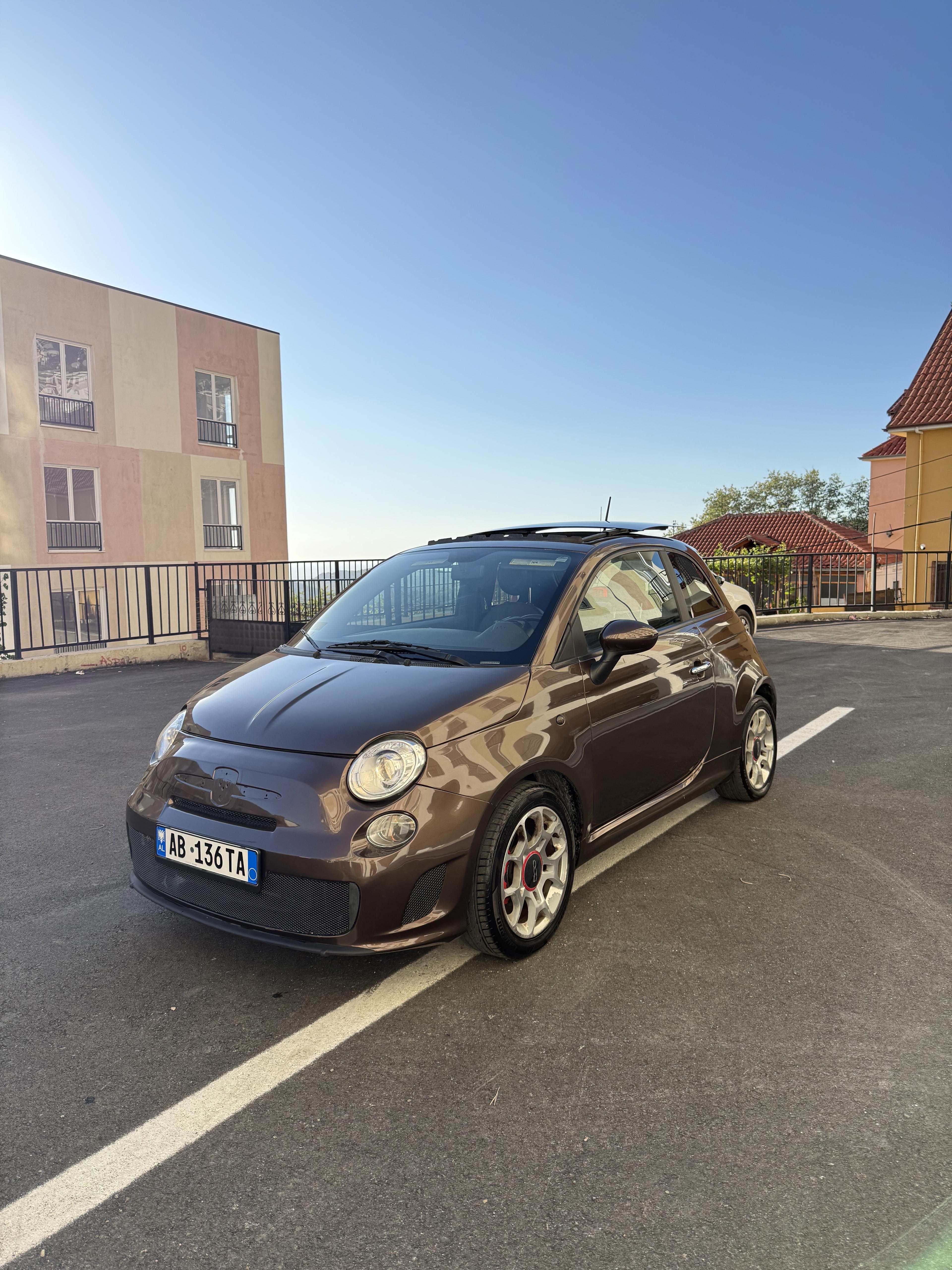 FIAT 500c Abarth - side view