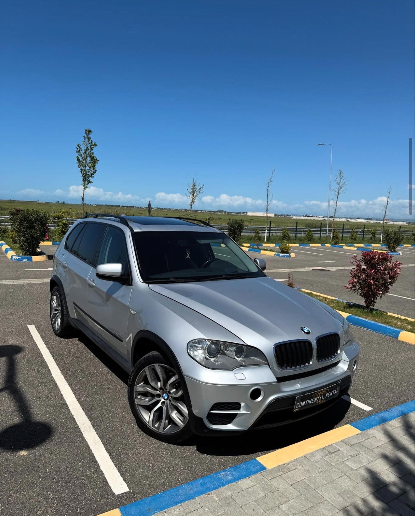 BMW X5 - side view