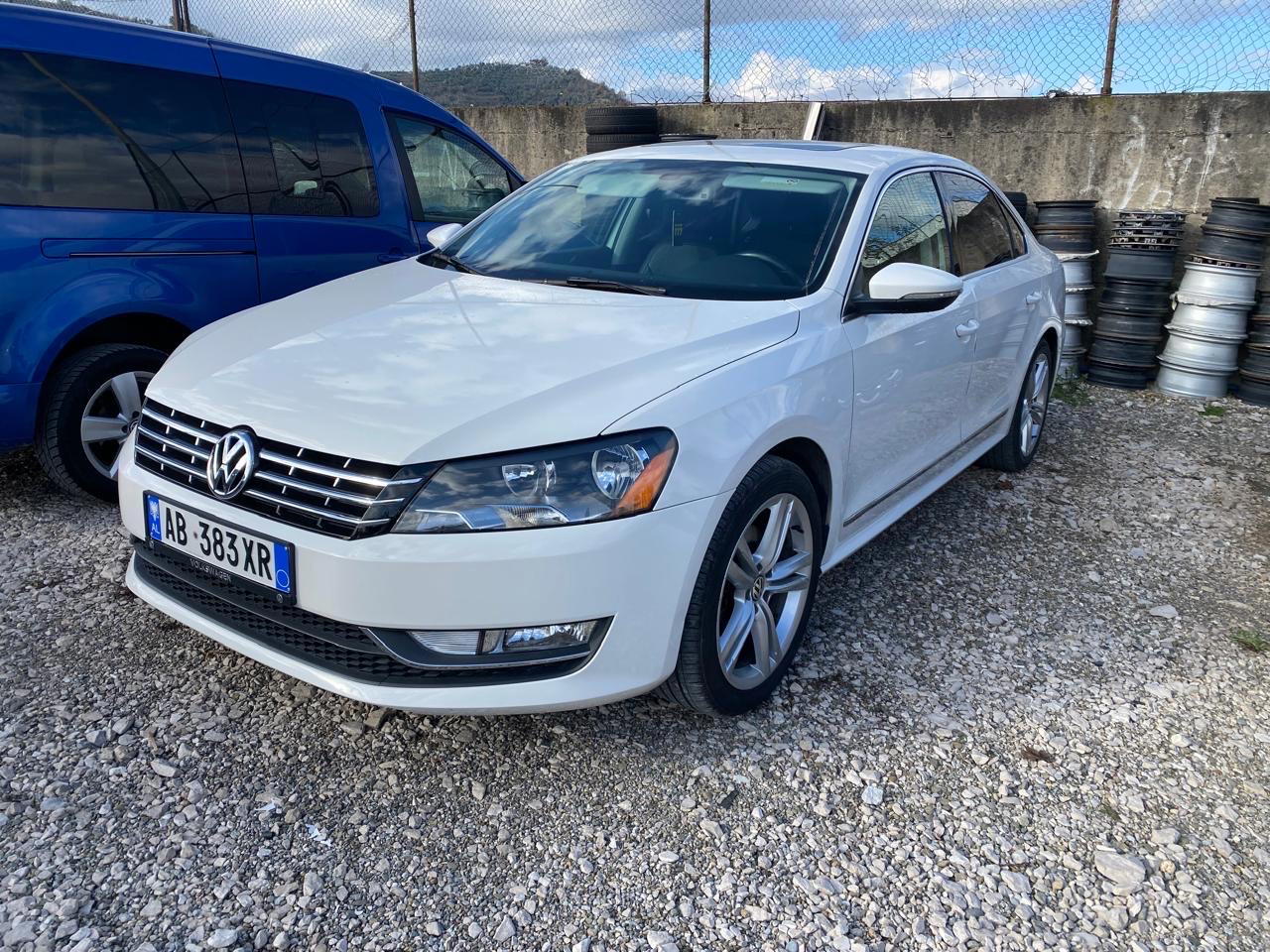 Volkswagen Passat - side view