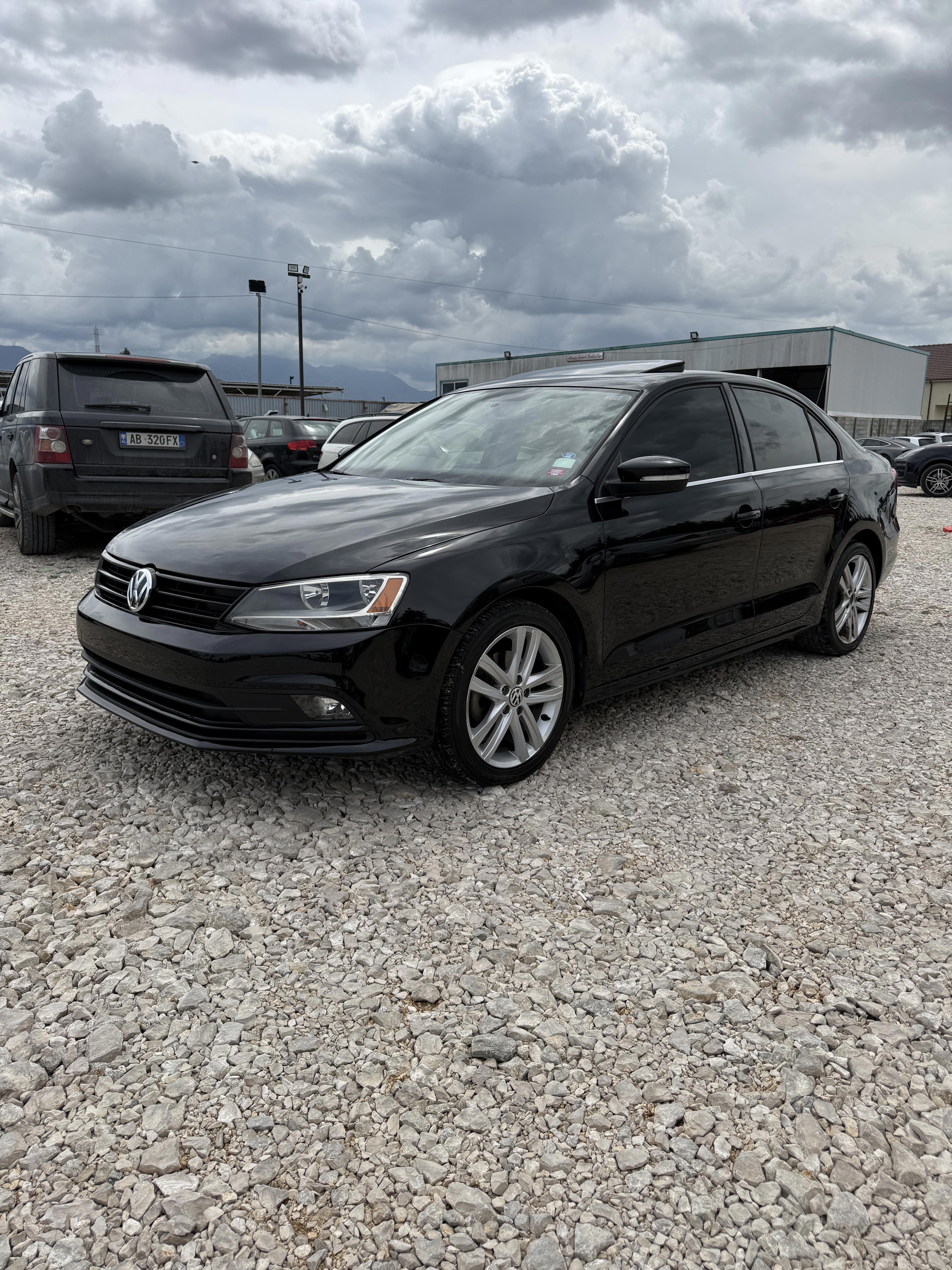 Volkswagen Jetta - side view