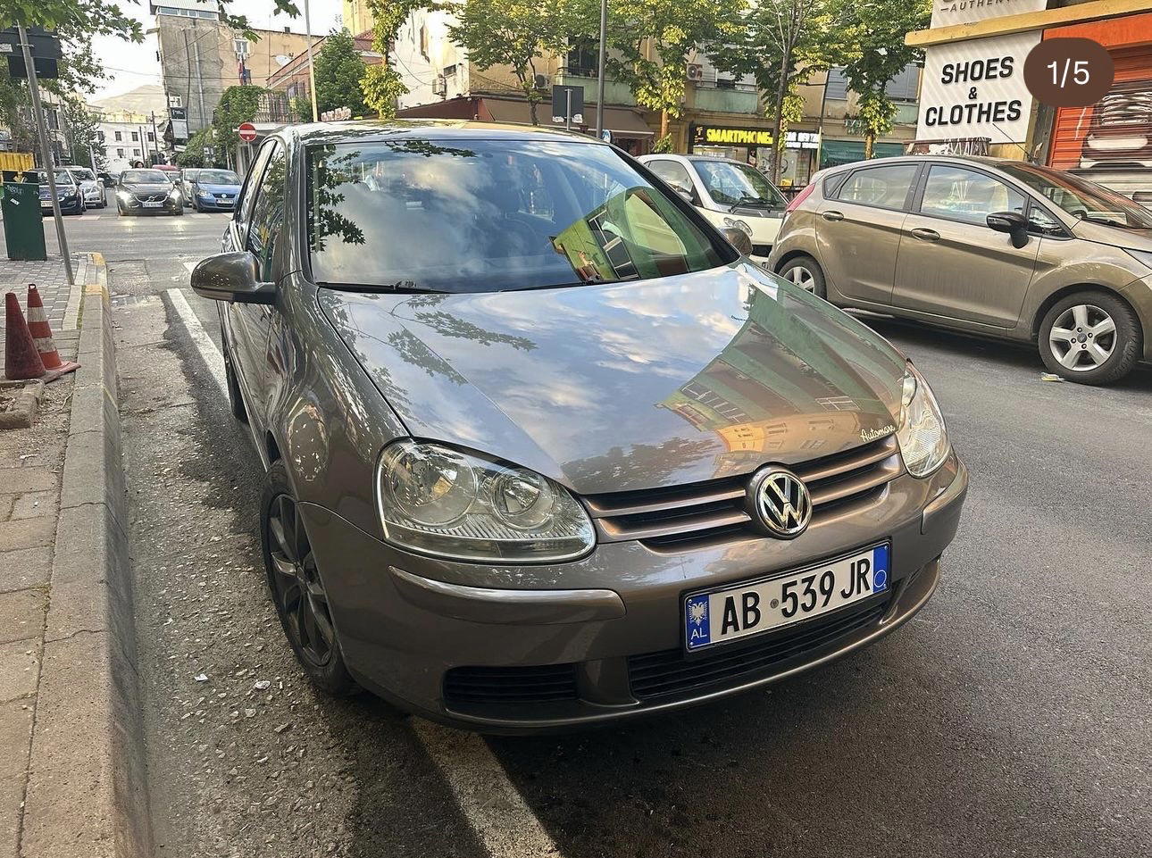Volkswagen Golf - main photo
