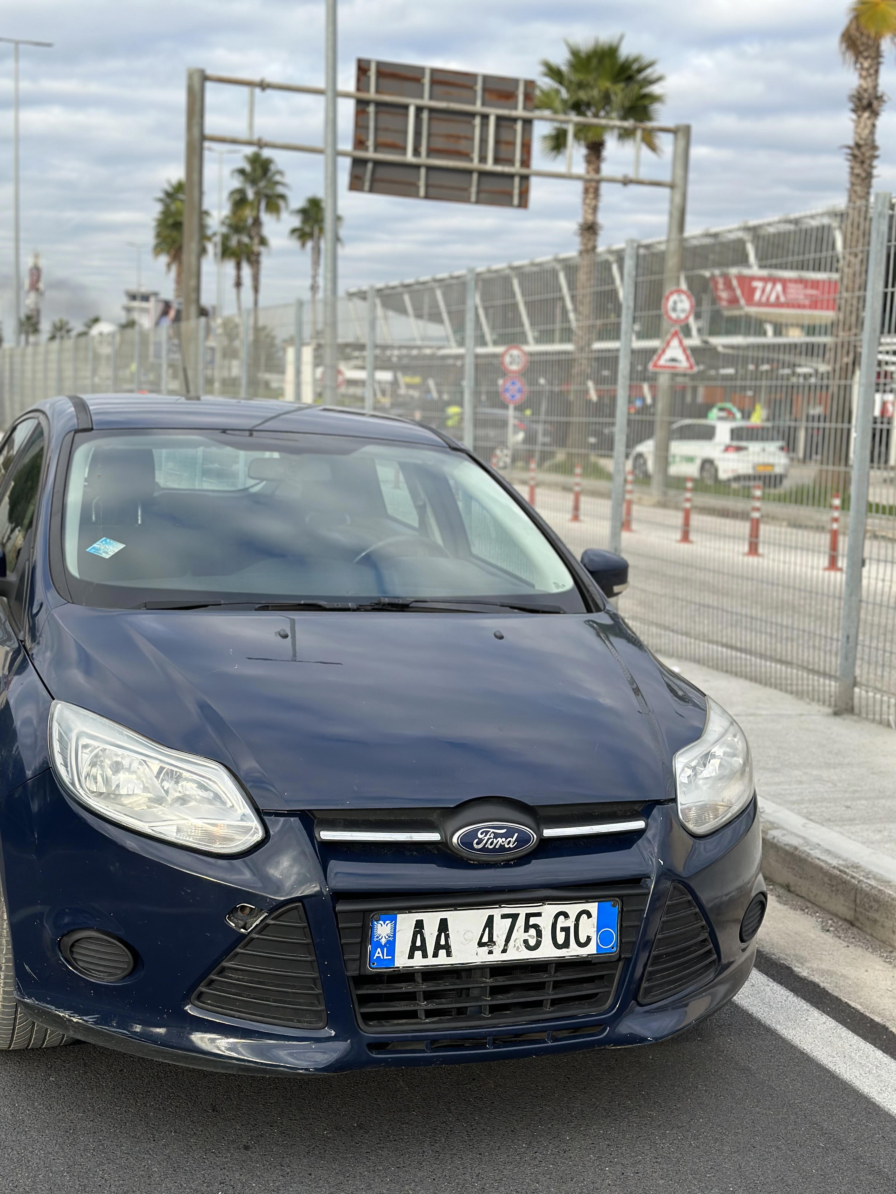 Ford Focus - side view