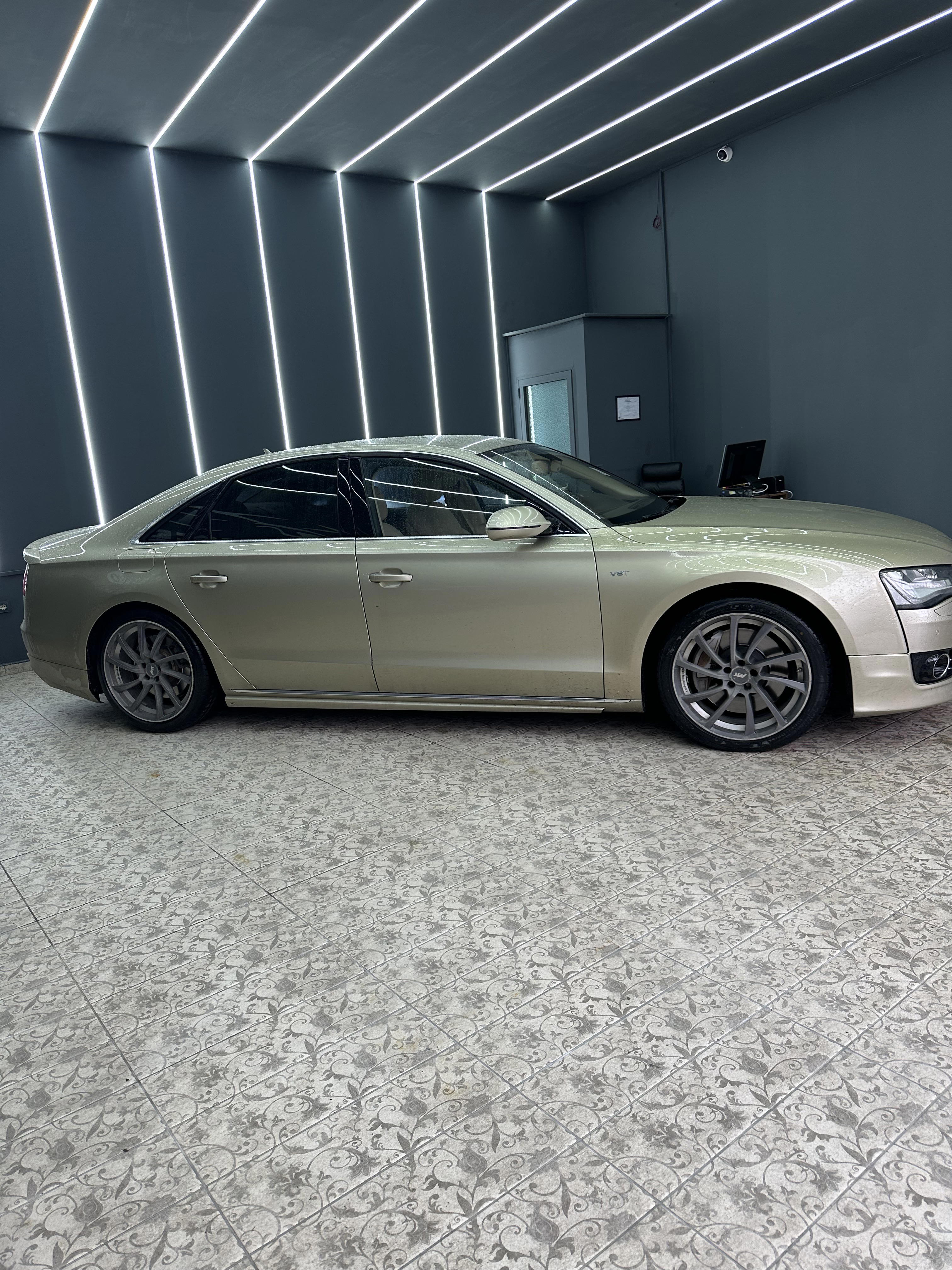 Audi A8 - photo 4