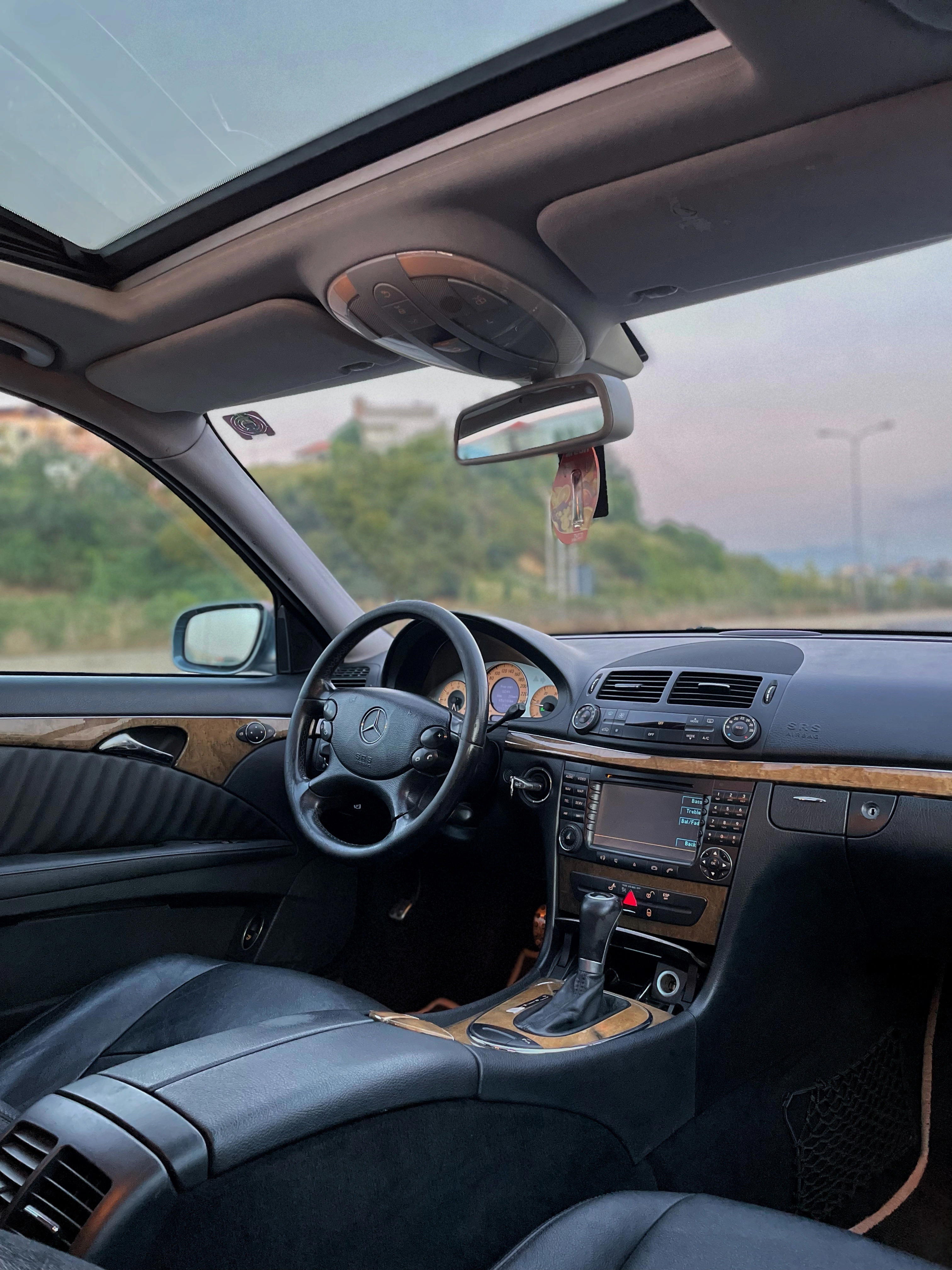 Mercedes-Benz E-Class - photo 4