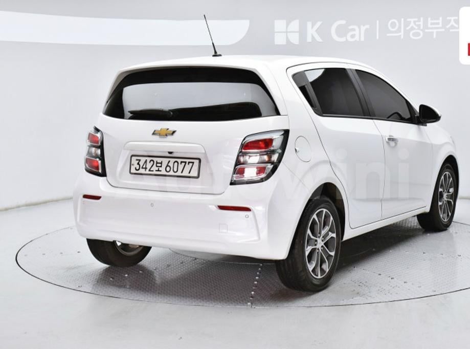 Chevrolet Aveo - side view