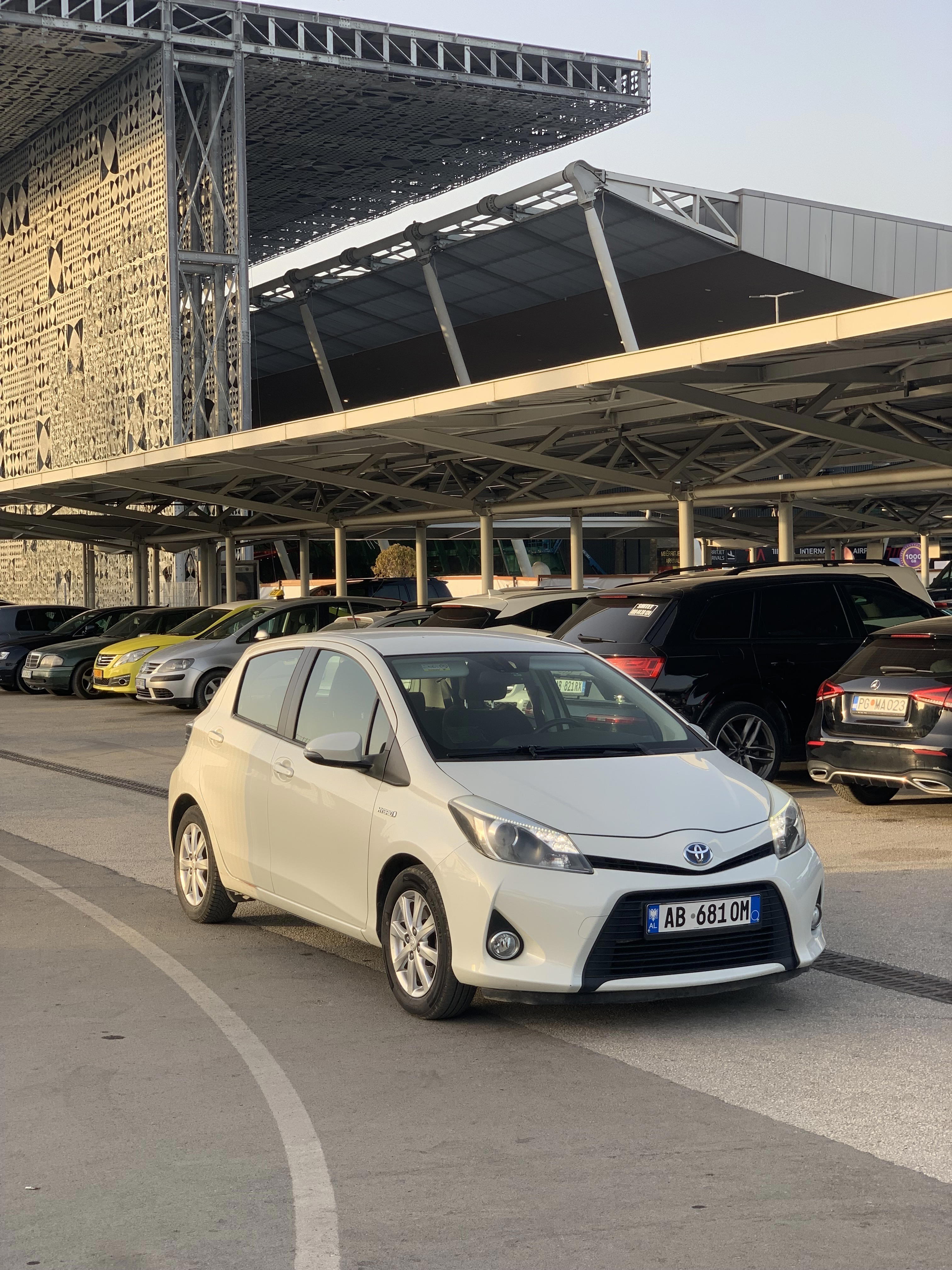 Toyota Yaris - side view