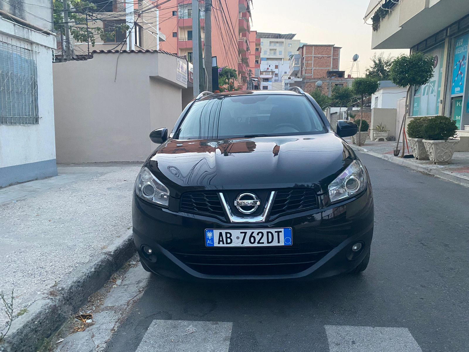 Nissan Rogue - side view