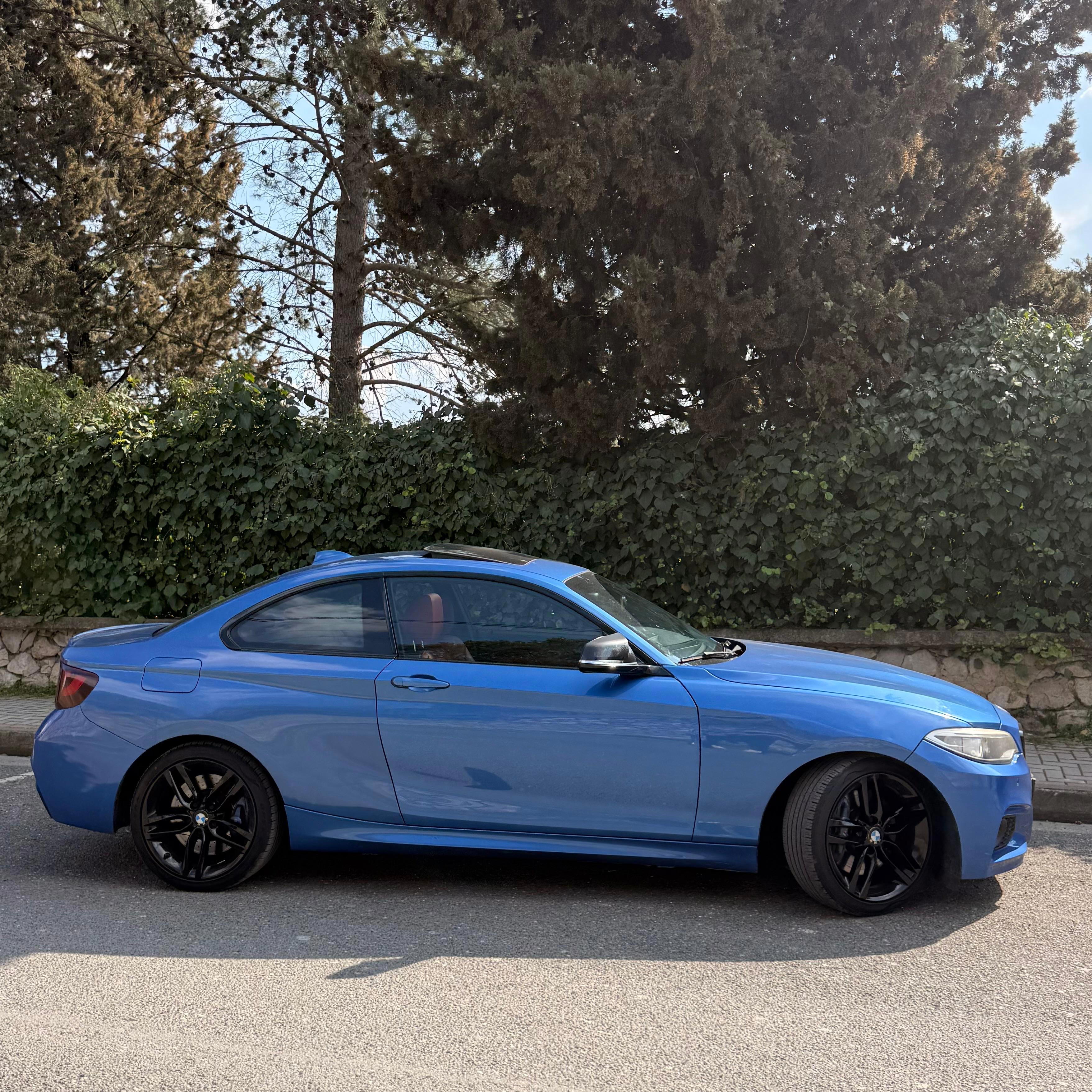 BMW M2 - side view