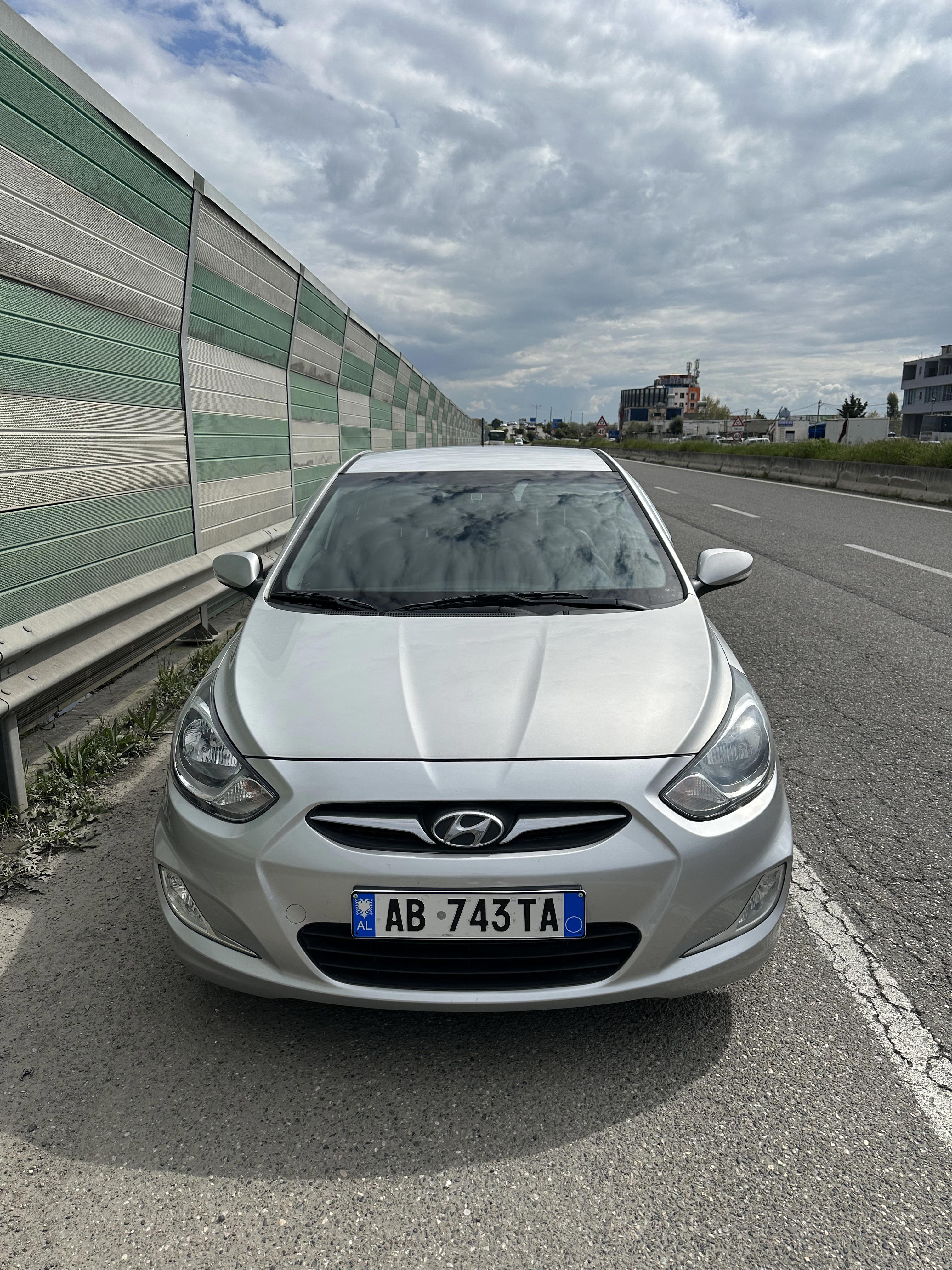 Hyundai Accent RentX Albania