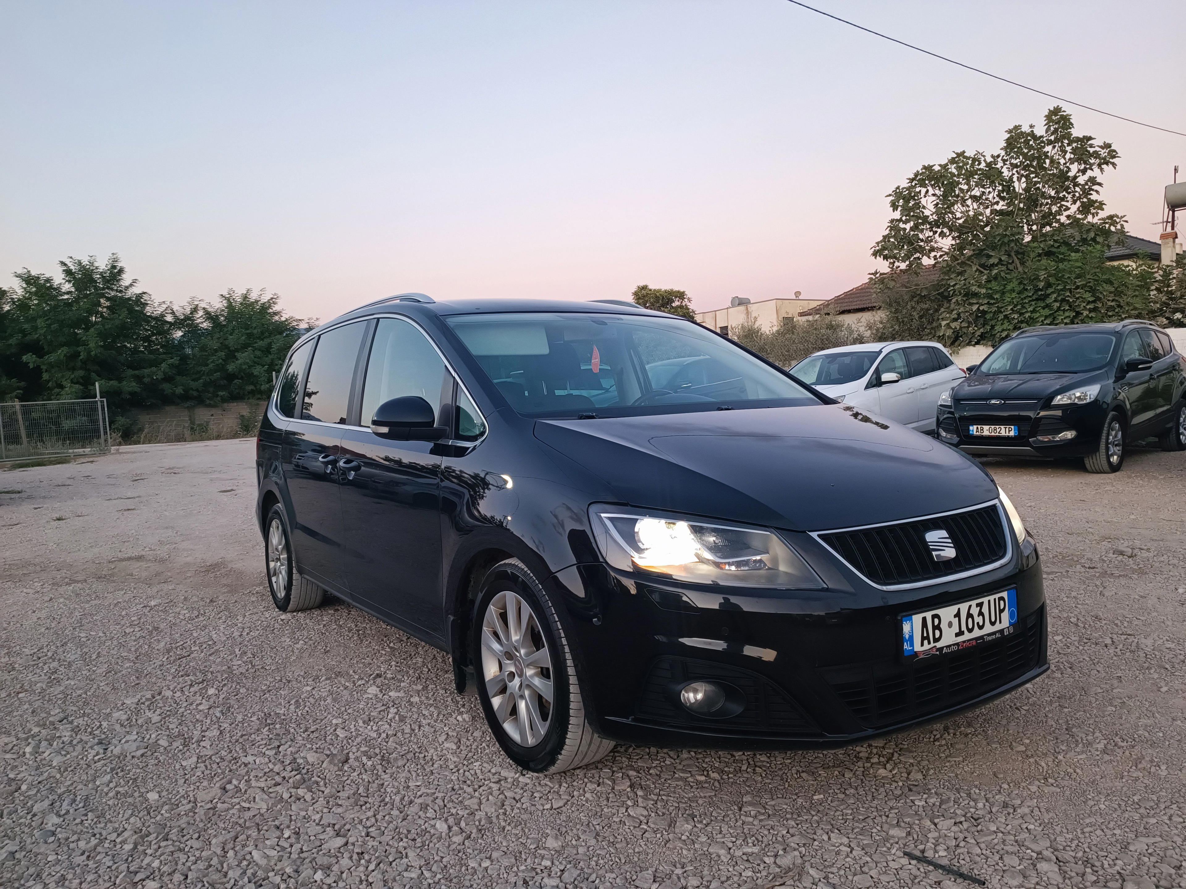 Seat Alhambra - side view